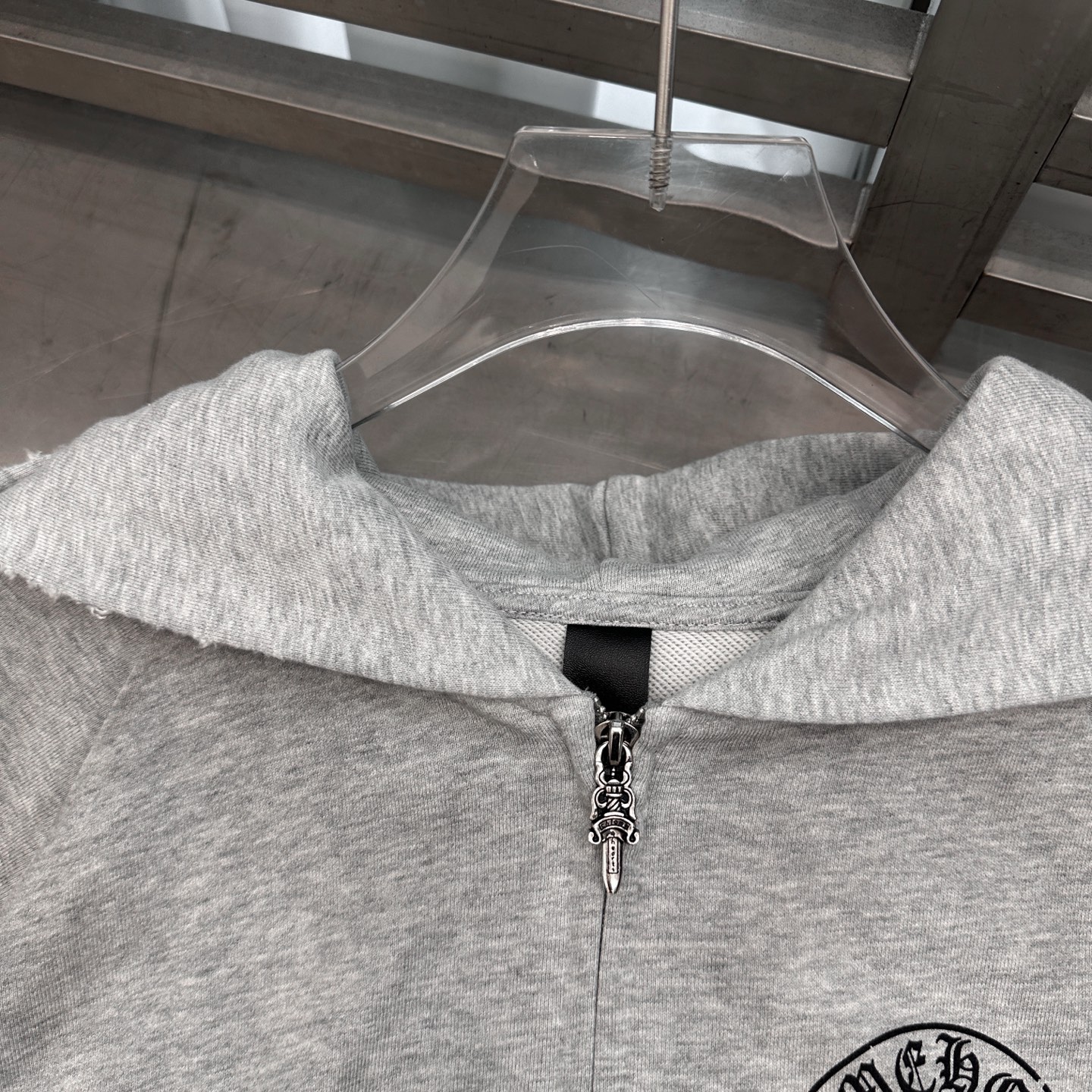 克罗心 ｜ 新款卫衣开衫，成衣洗水喷色吊磨工艺加多处印花，休闲时尚款式，尺码sml