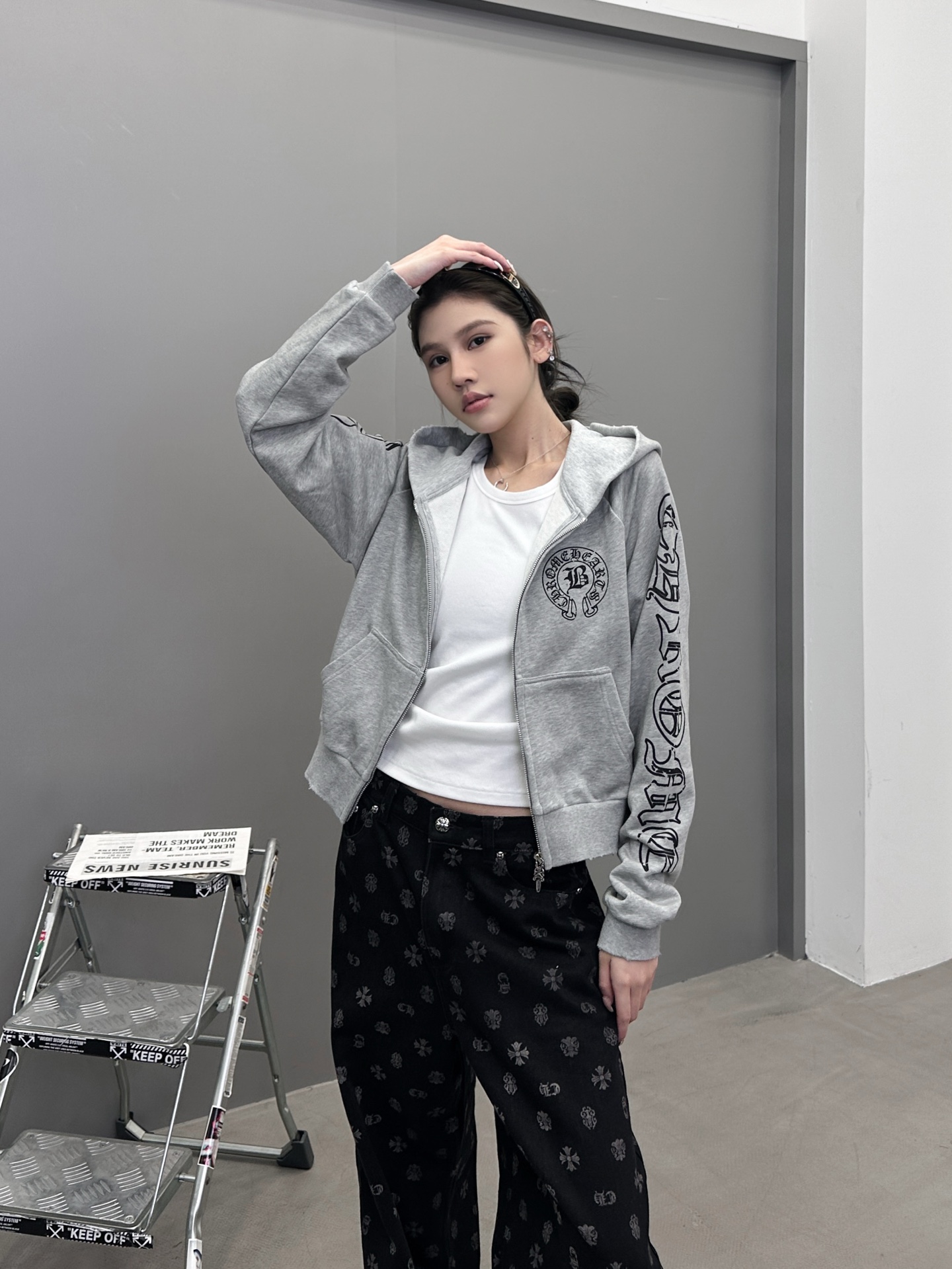 克罗心 ｜ 新款卫衣开衫，成衣洗水喷色吊磨工艺加多处印花，休闲时尚款式，尺码sml