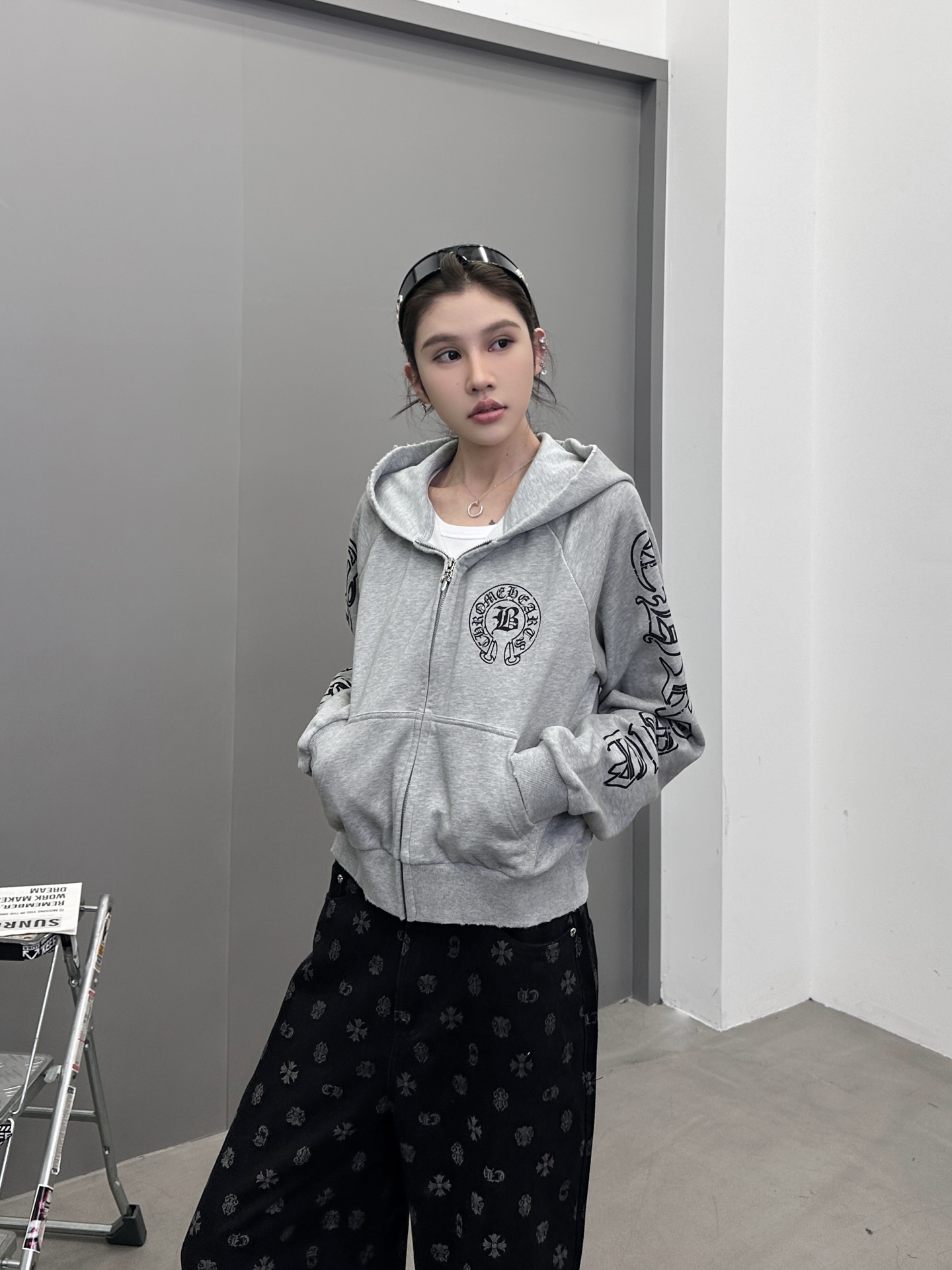 克罗心 ｜ 新款卫衣开衫，成衣洗水喷色吊磨工艺加多处印花，休闲时尚款式，尺码sml