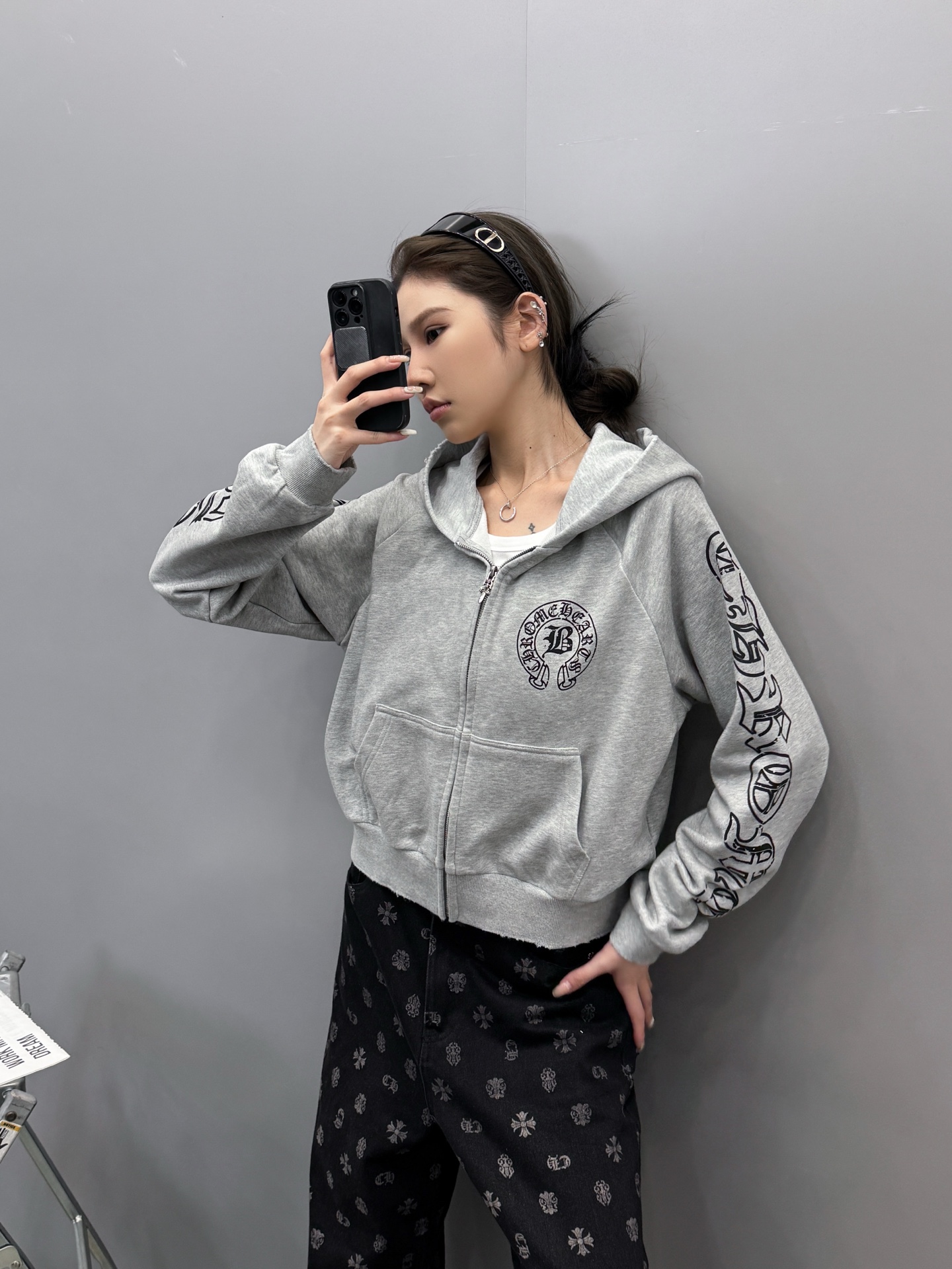 克罗心 ｜ 新款卫衣开衫，成衣洗水喷色吊磨工艺加多处印花，休闲时尚款式，尺码sml