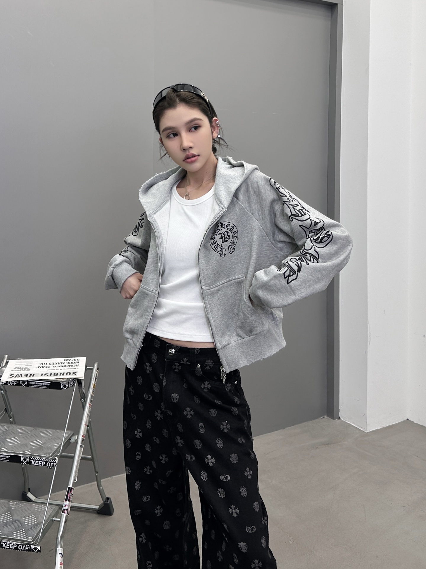 克罗心 ｜ 新款卫衣开衫，成衣洗水喷色吊磨工艺加多处印花，休闲时尚款式，尺码sml