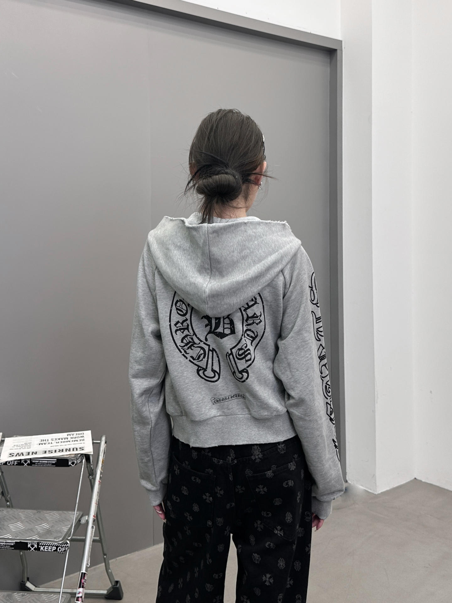 克罗心 ｜ 新款卫衣开衫，成衣洗水喷色吊磨工艺加多处印花，休闲时尚款式，尺码sml