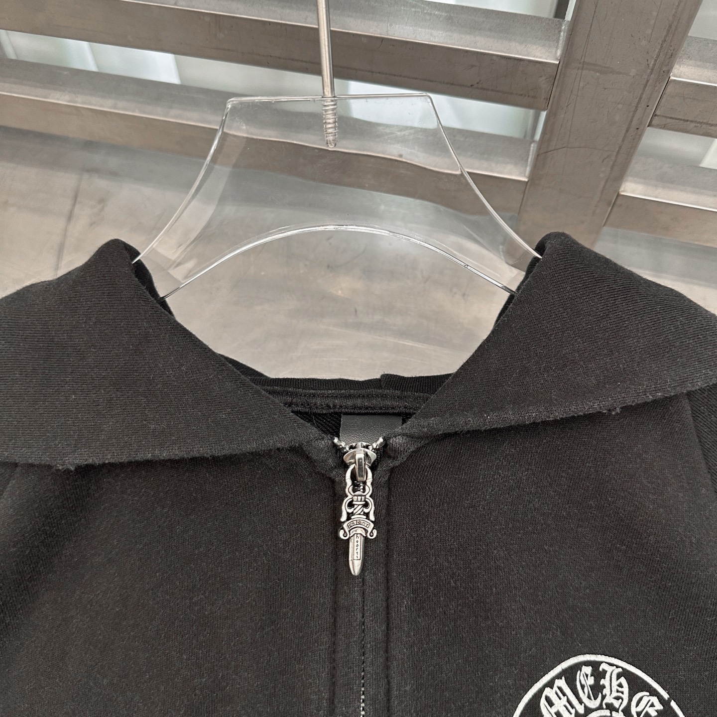 克罗心 ｜ 新款卫衣开衫，成衣洗水喷色吊磨工艺加多处印花，休闲时尚款式，尺码sml