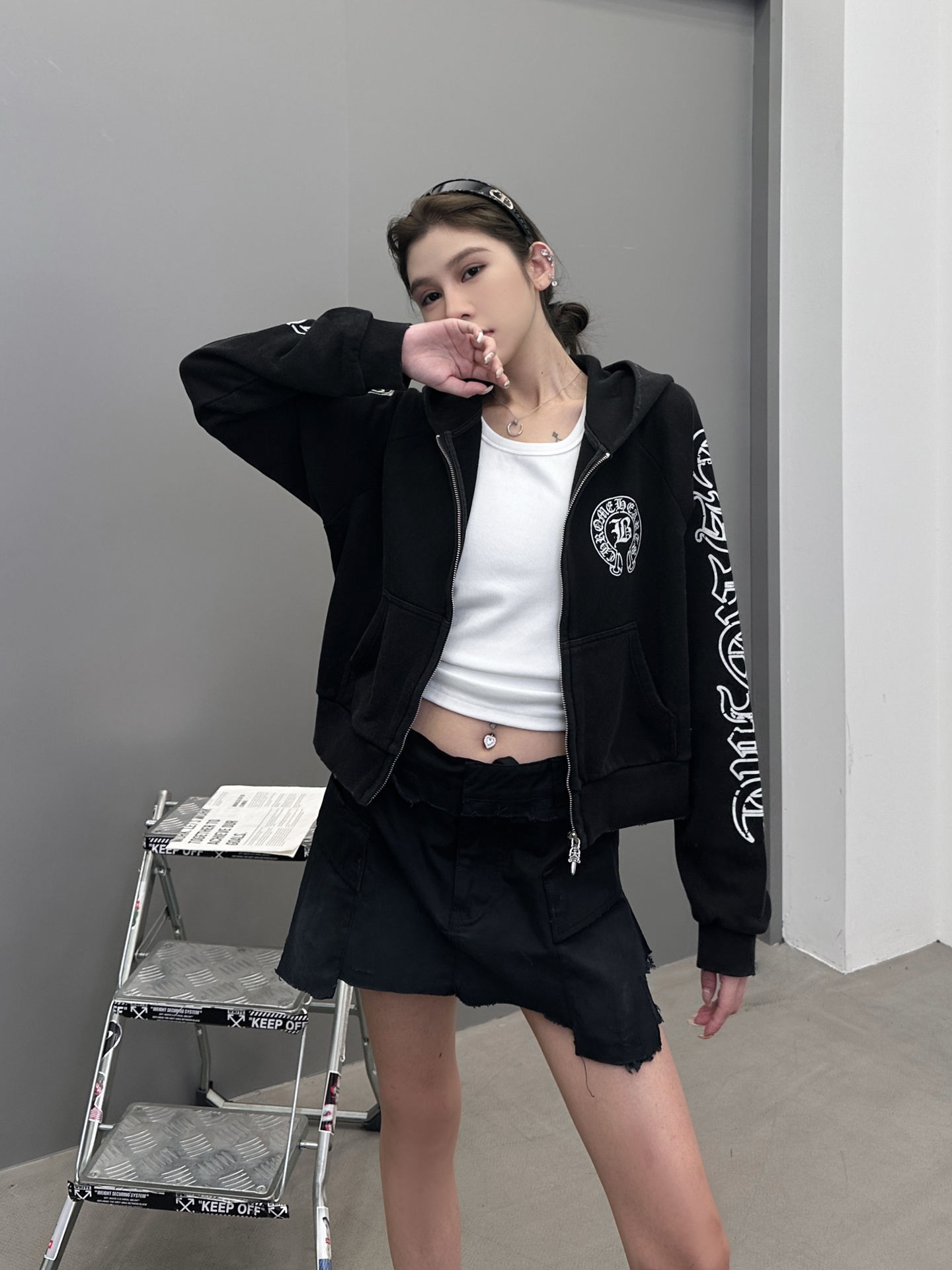 克罗心 ｜ 新款卫衣开衫，成衣洗水喷色吊磨工艺加多处印花，休闲时尚款式，尺码sml