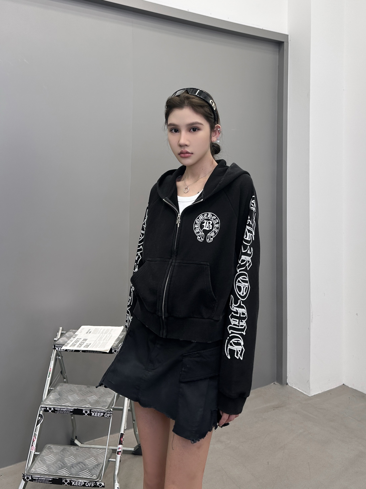 克罗心 ｜ 新款卫衣开衫，成衣洗水喷色吊磨工艺加多处印花，休闲时尚款式，尺码sml