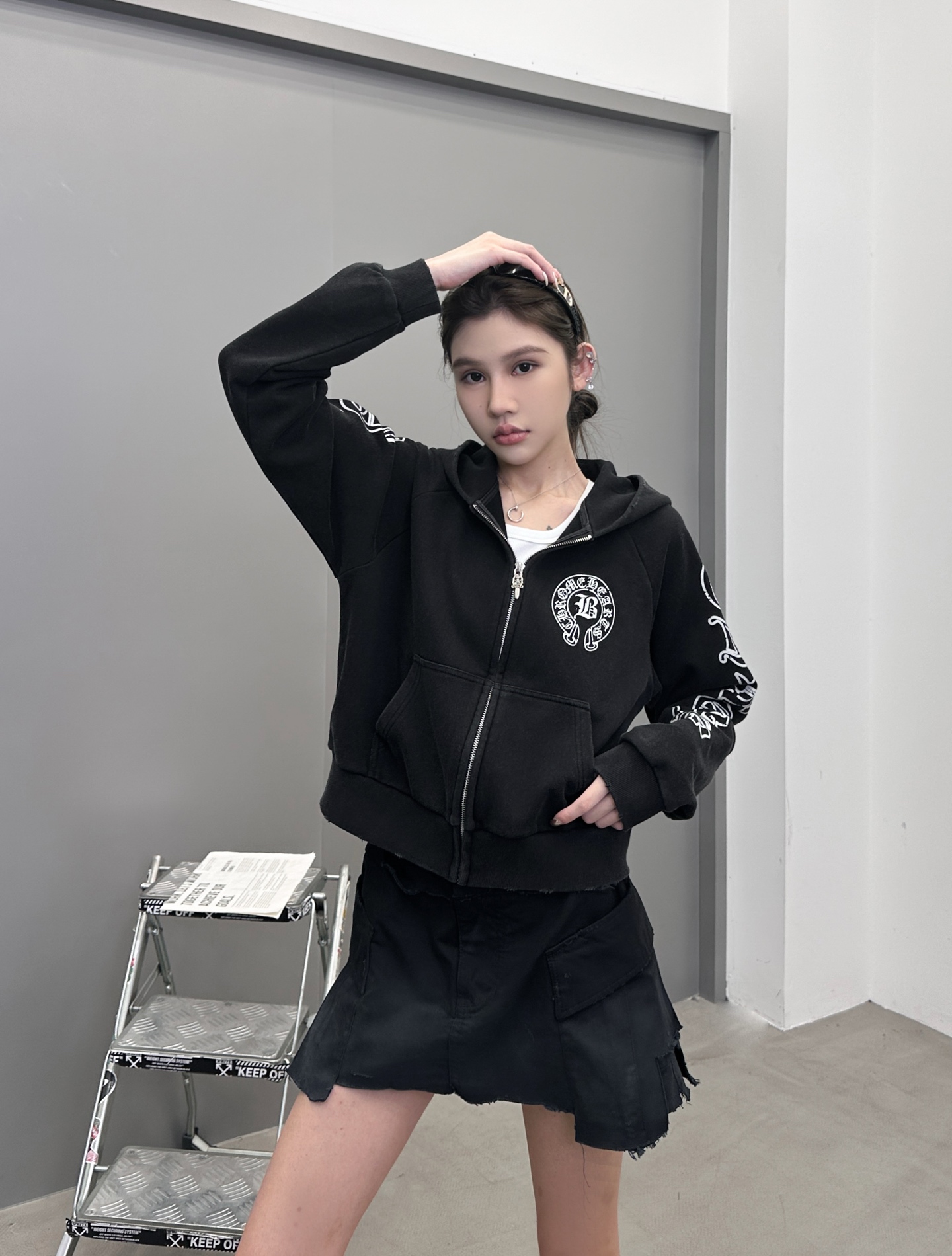 克罗心 ｜ 新款卫衣开衫，成衣洗水喷色吊磨工艺加多处印花，休闲时尚款式，尺码sml