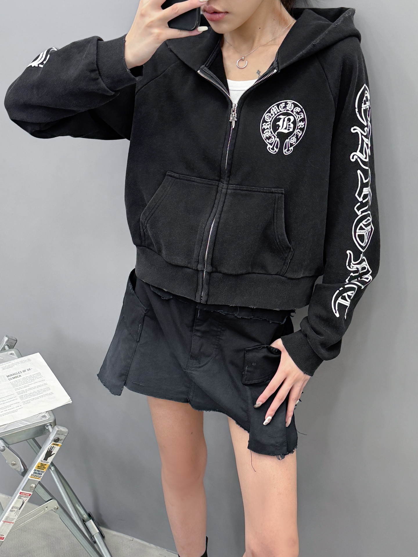 克罗心 ｜ 新款卫衣开衫，成衣洗水喷色吊磨工艺加多处印花，休闲时尚款式，尺码sml