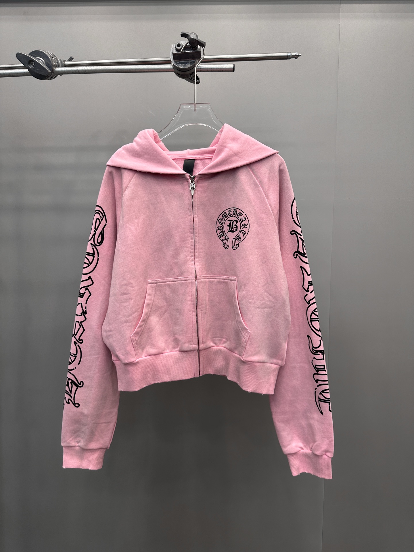 克罗心 ｜ 新款卫衣开衫，成衣洗水喷色吊磨工艺加多处印花，休闲时尚款式，尺码sml