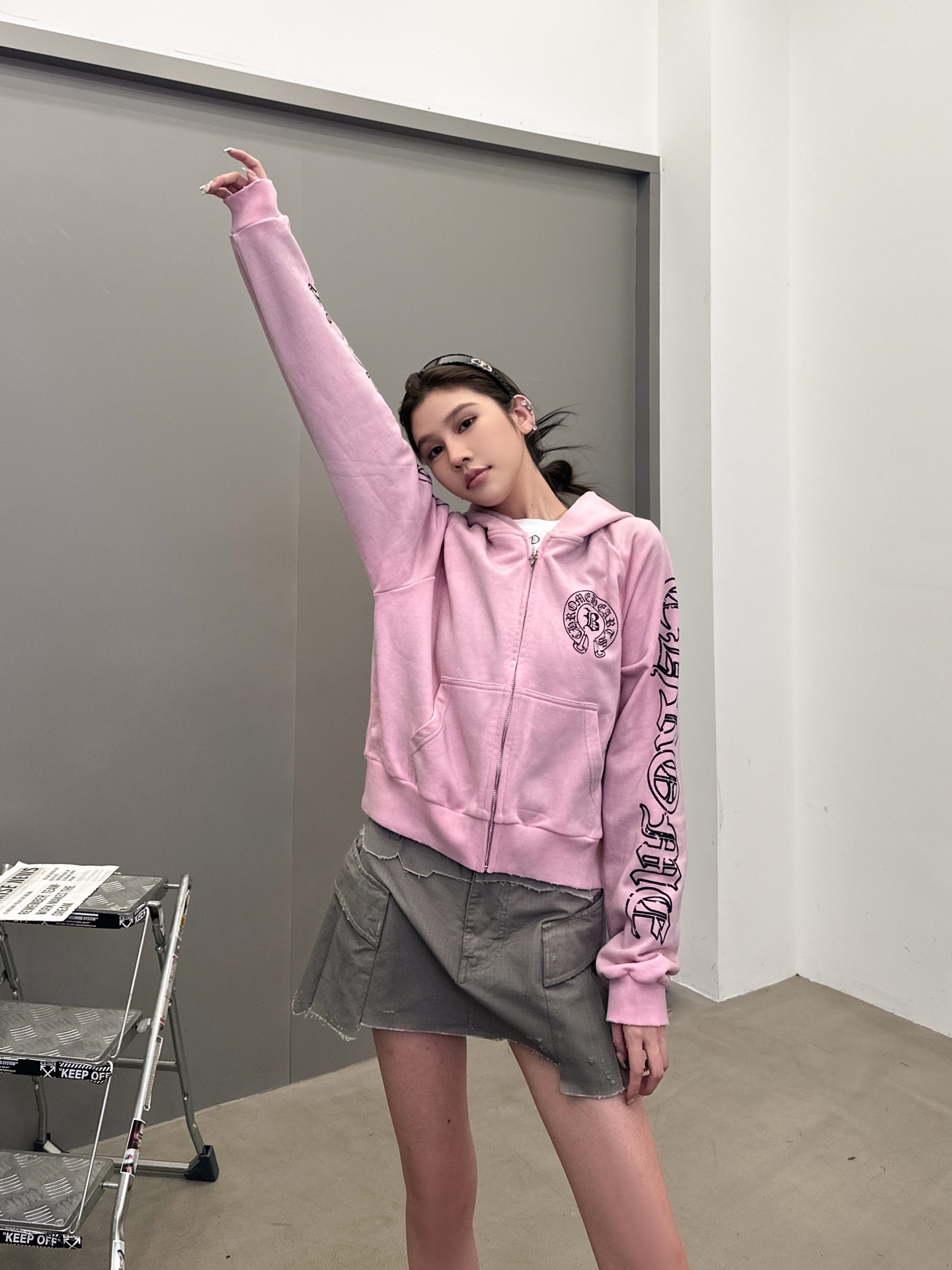 克罗心 ｜ 新款卫衣开衫，成衣洗水喷色吊磨工艺加多处印花，休闲时尚款式，尺码sml