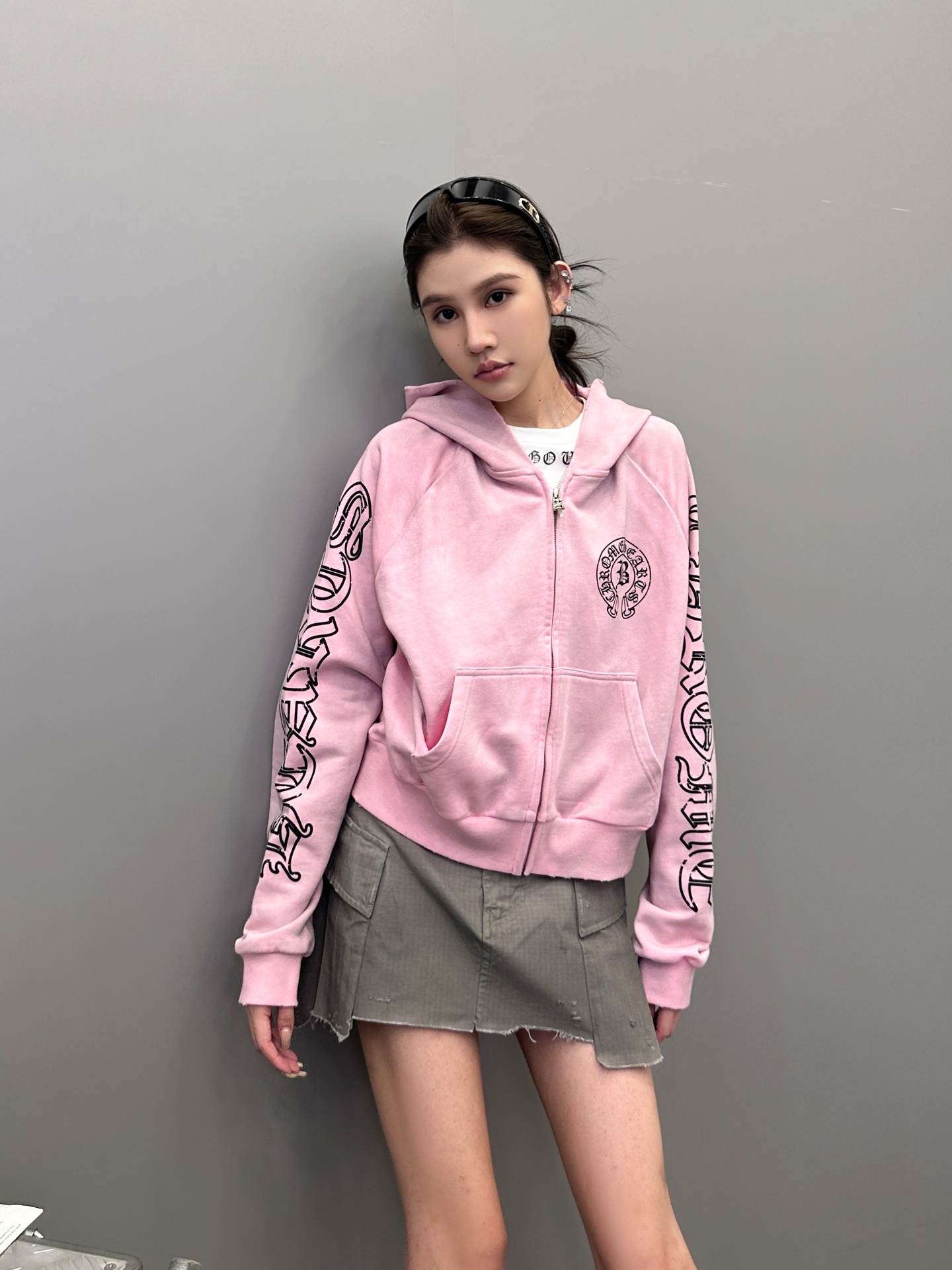 克罗心 ｜ 新款卫衣开衫，成衣洗水喷色吊磨工艺加多处印花，休闲时尚款式，尺码sml