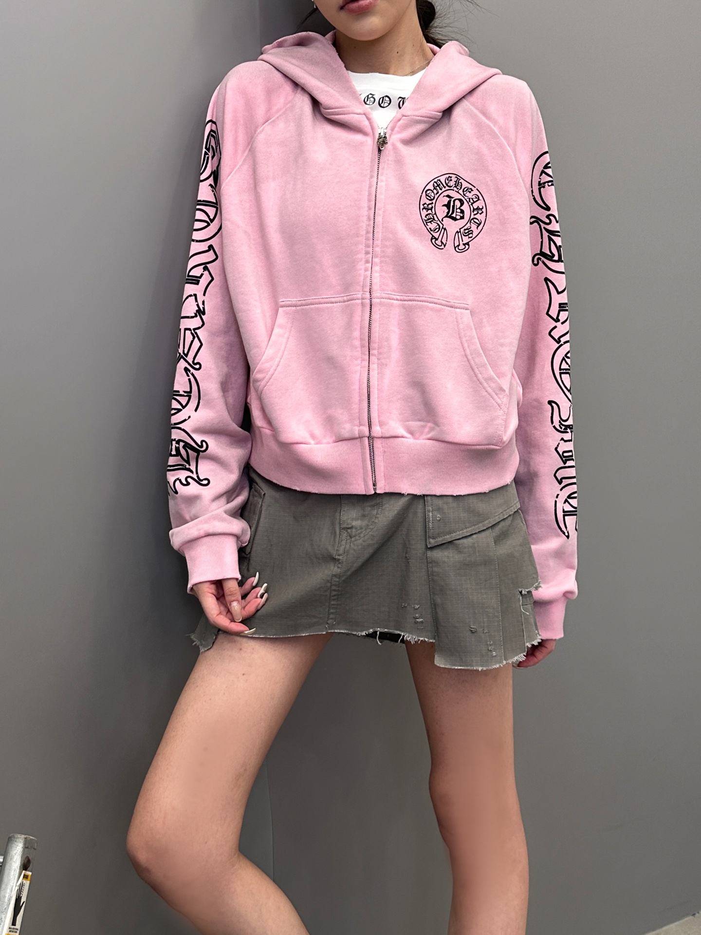 克罗心 ｜ 新款卫衣开衫，成衣洗水喷色吊磨工艺加多处印花，休闲时尚款式，尺码sml