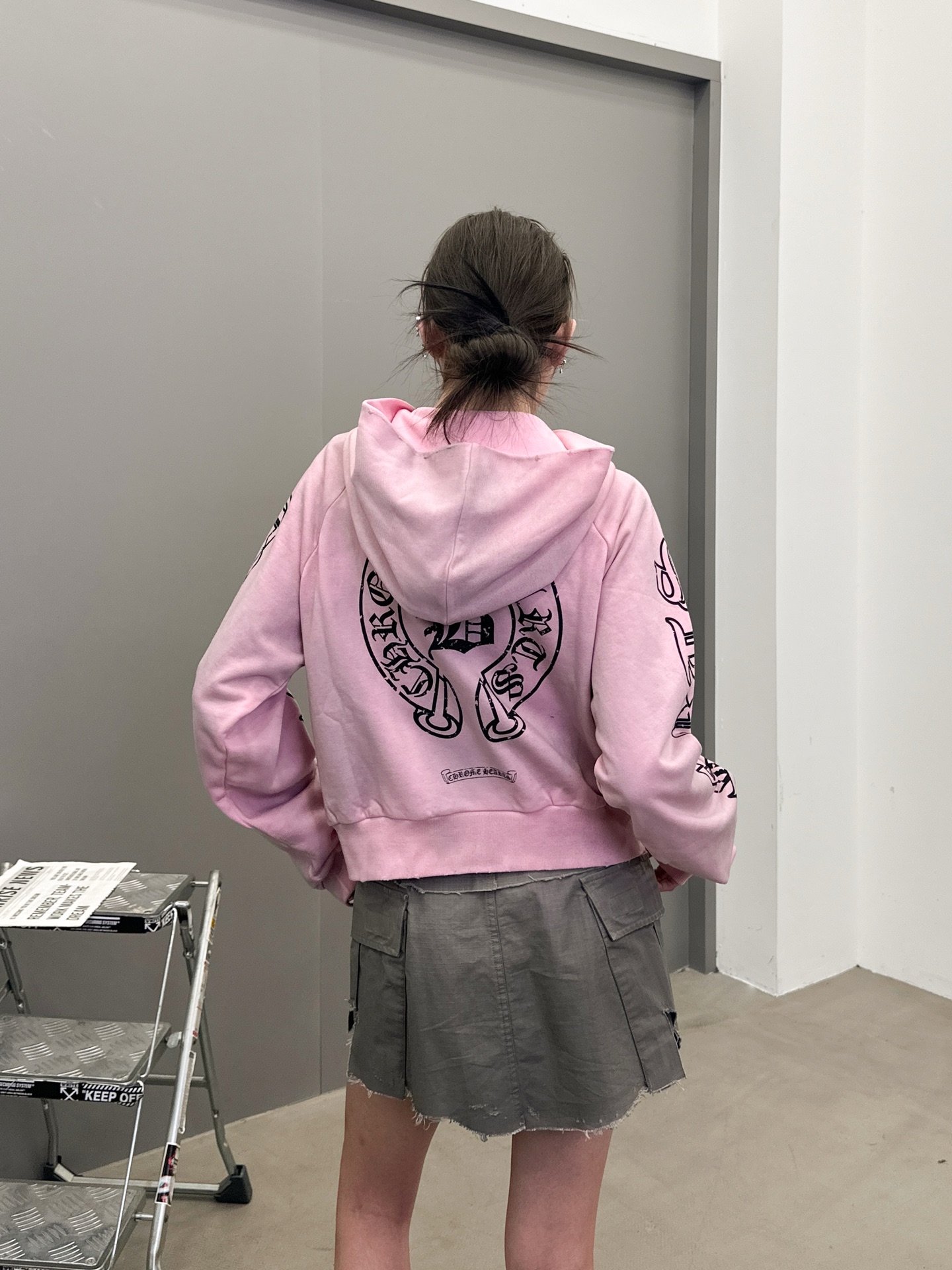 克罗心 ｜ 新款卫衣开衫，成衣洗水喷色吊磨工艺加多处印花，休闲时尚款式，尺码sml