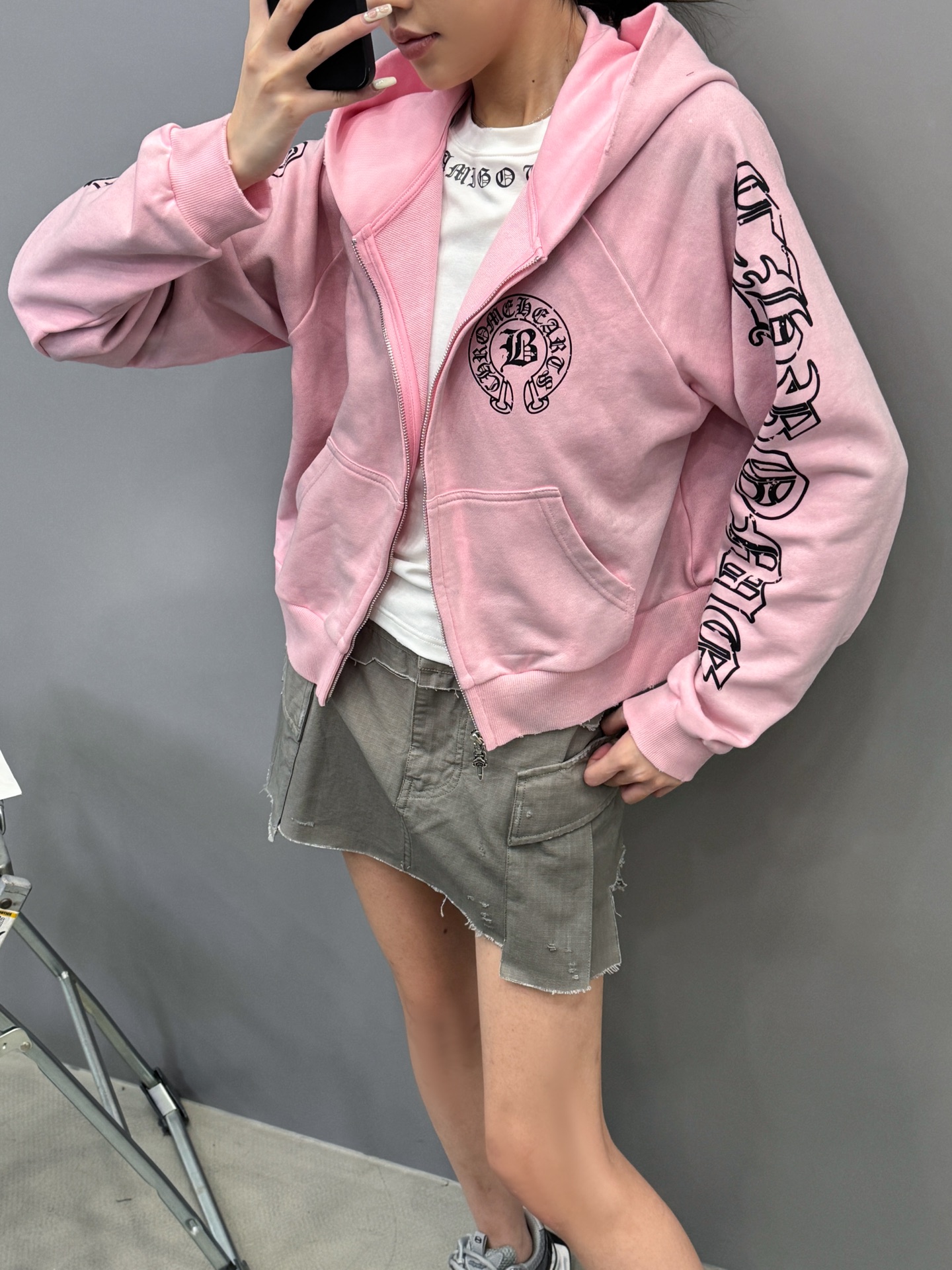 克罗心 ｜ 新款卫衣开衫，成衣洗水喷色吊磨工艺加多处印花，休闲时尚款式，尺码sml