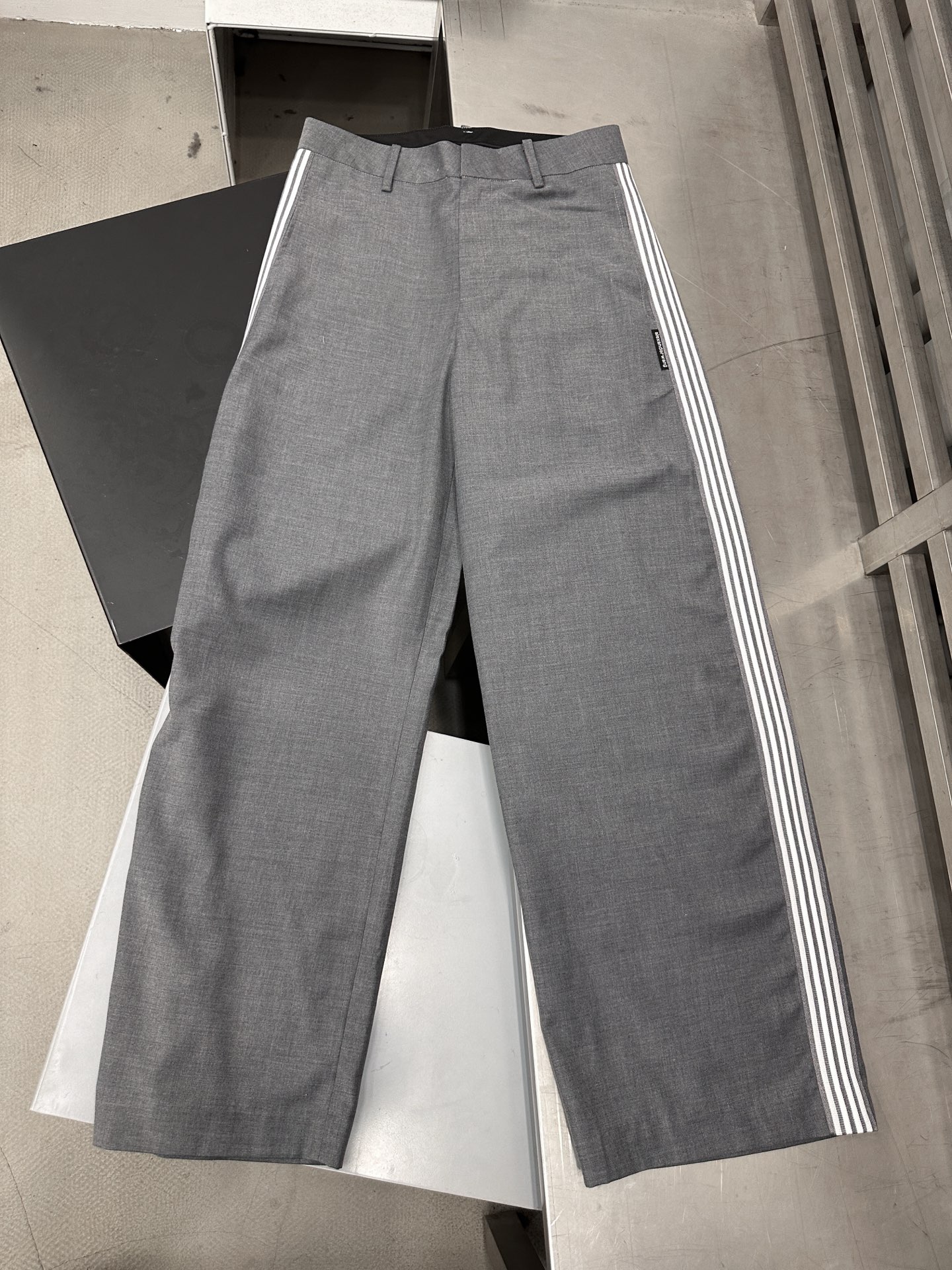 大王 ｜ 新款休闲裤，经典夹唛标，手工车侧杠工艺，羊毛混纺面料，男女同款，尺码sml