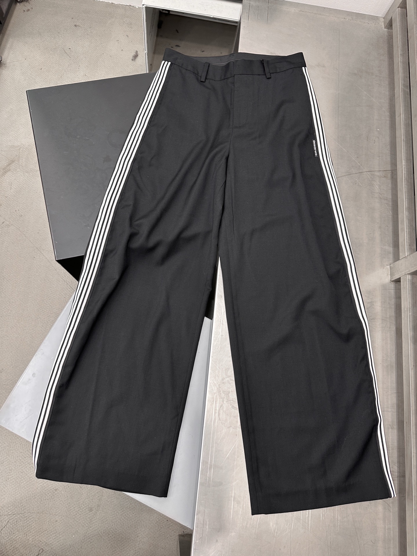 大王 ｜ 新款休闲裤，经典夹唛标，手工车侧杠工艺，羊毛混纺面料，男女同款，尺码sml