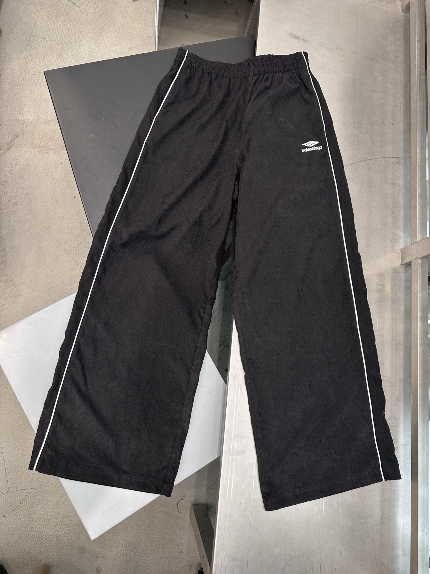 巴黎 ｜ 新款休闲裤，经典刺绣标，手工机边绳侧杠，男女同款，尺码sml