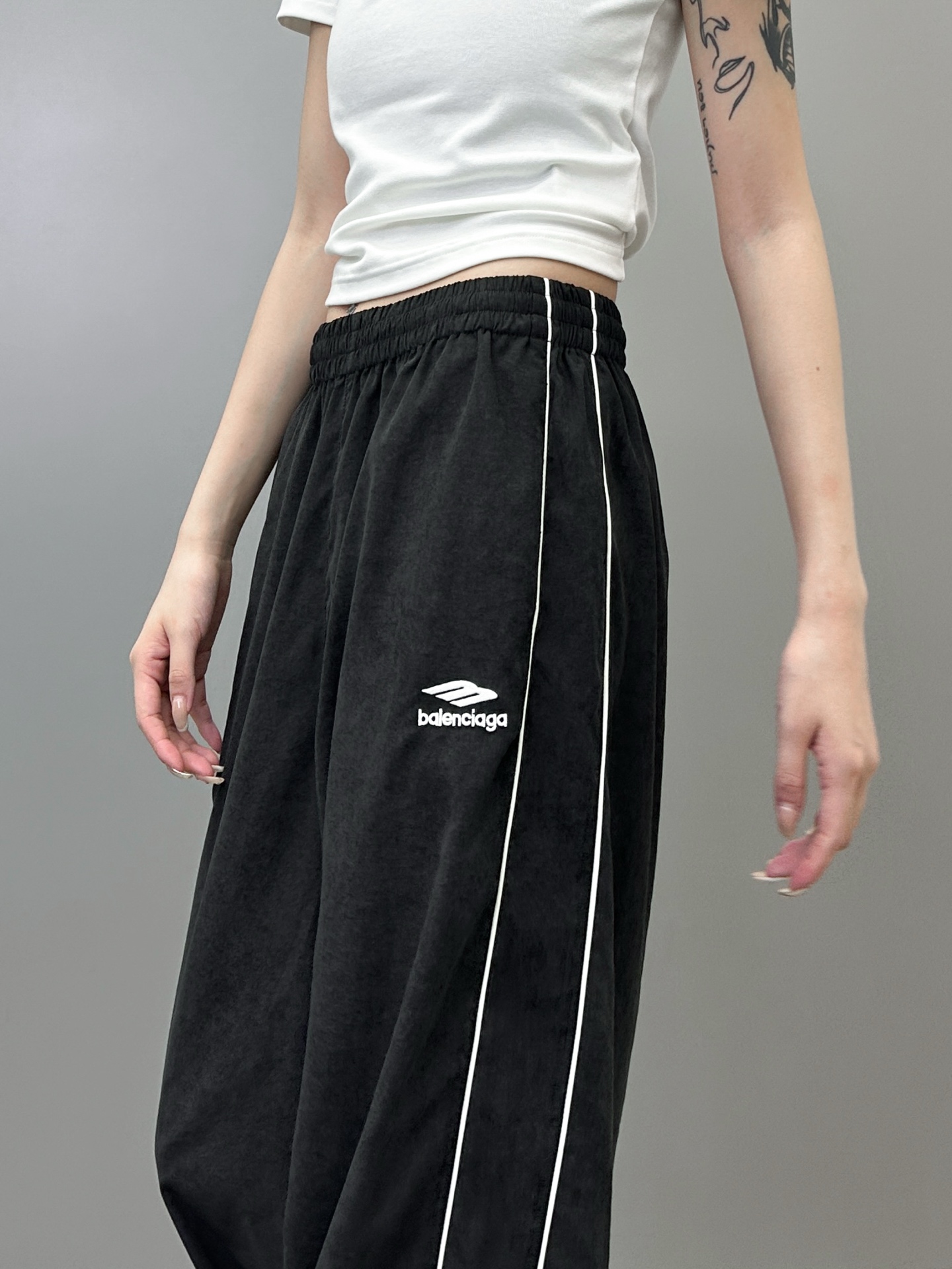 巴黎 ｜ 新款休闲裤，经典刺绣标，手工机边绳侧杠，男女同款，尺码sml