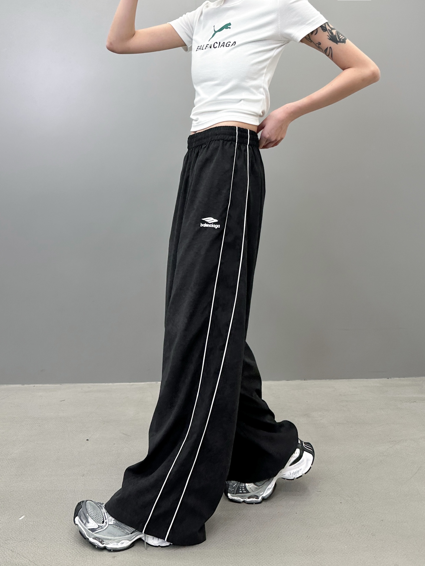 巴黎 ｜ 新款休闲裤，经典刺绣标，手工机边绳侧杠，男女同款，尺码sml