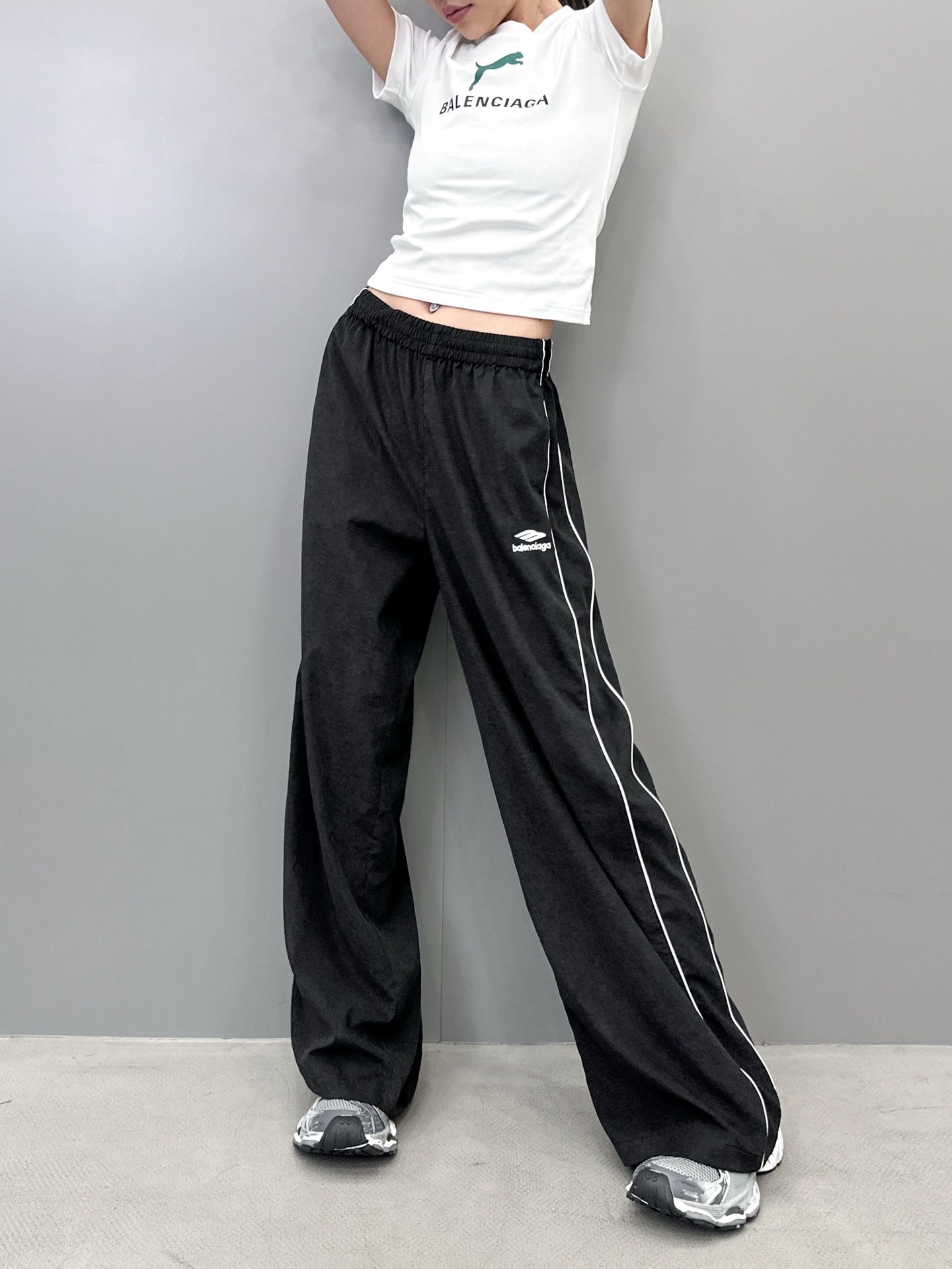 巴黎 ｜ 新款休闲裤，经典刺绣标，手工机边绳侧杠，男女同款，尺码sml