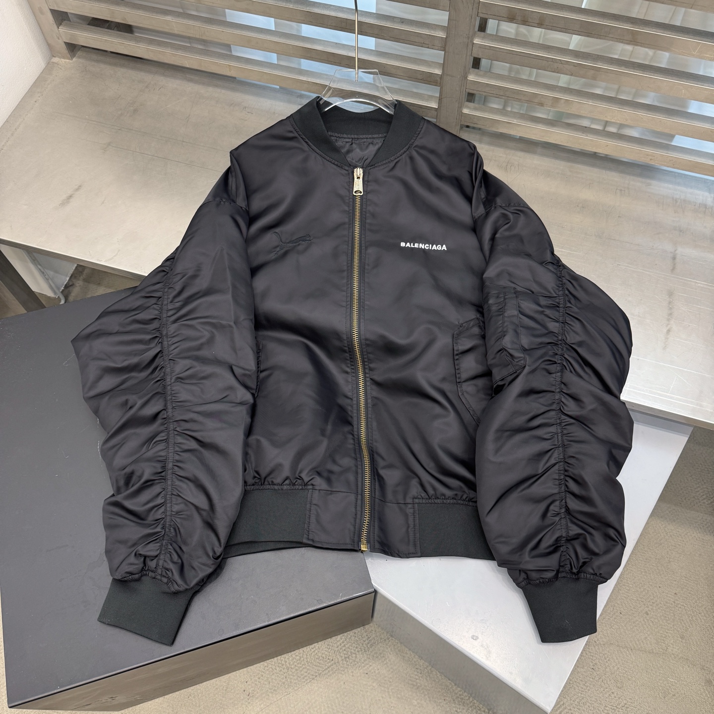 巴黎 ｜ 新款飞行员棉夹克，全身多处经典刺绣标，高密锦纶面料，休闲时尚，男女同款，尺码sml