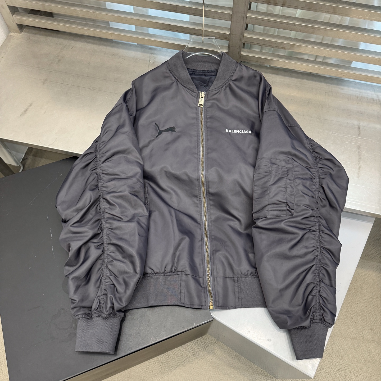 巴黎 ｜ 新款飞行员棉夹克，全身多处经典刺绣标，高密锦纶面料，休闲时尚，男女同款，尺码sml