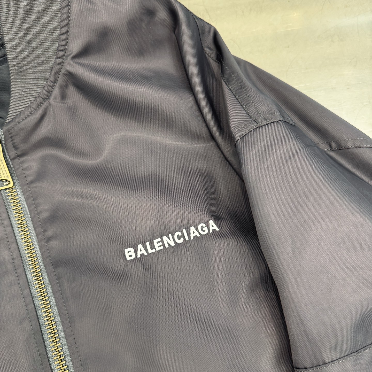 巴黎 ｜ 新款飞行员棉夹克，全身多处经典刺绣标，高密锦纶面料，休闲时尚，男女同款，尺码sml