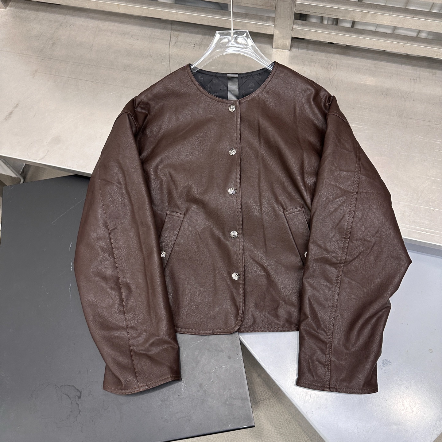 克罗心 ｜ 新款棉夹克，经典五金纽扣，进口环保pu面料棉夹克，尺码sml