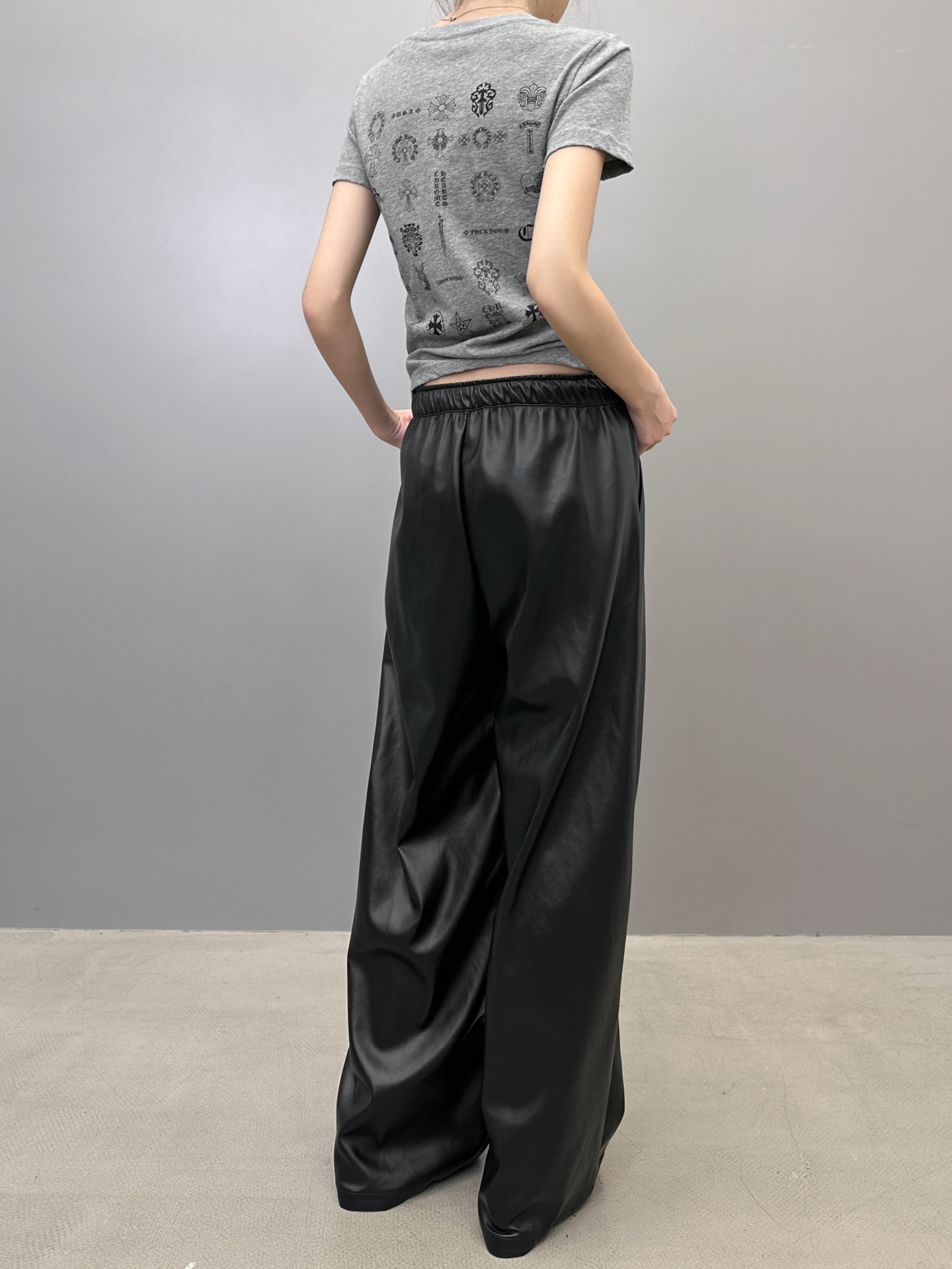 克罗心 ｜ 新款休闲裤，手工车十字标工艺加特殊pu面料，休闲时尚，尺码sml