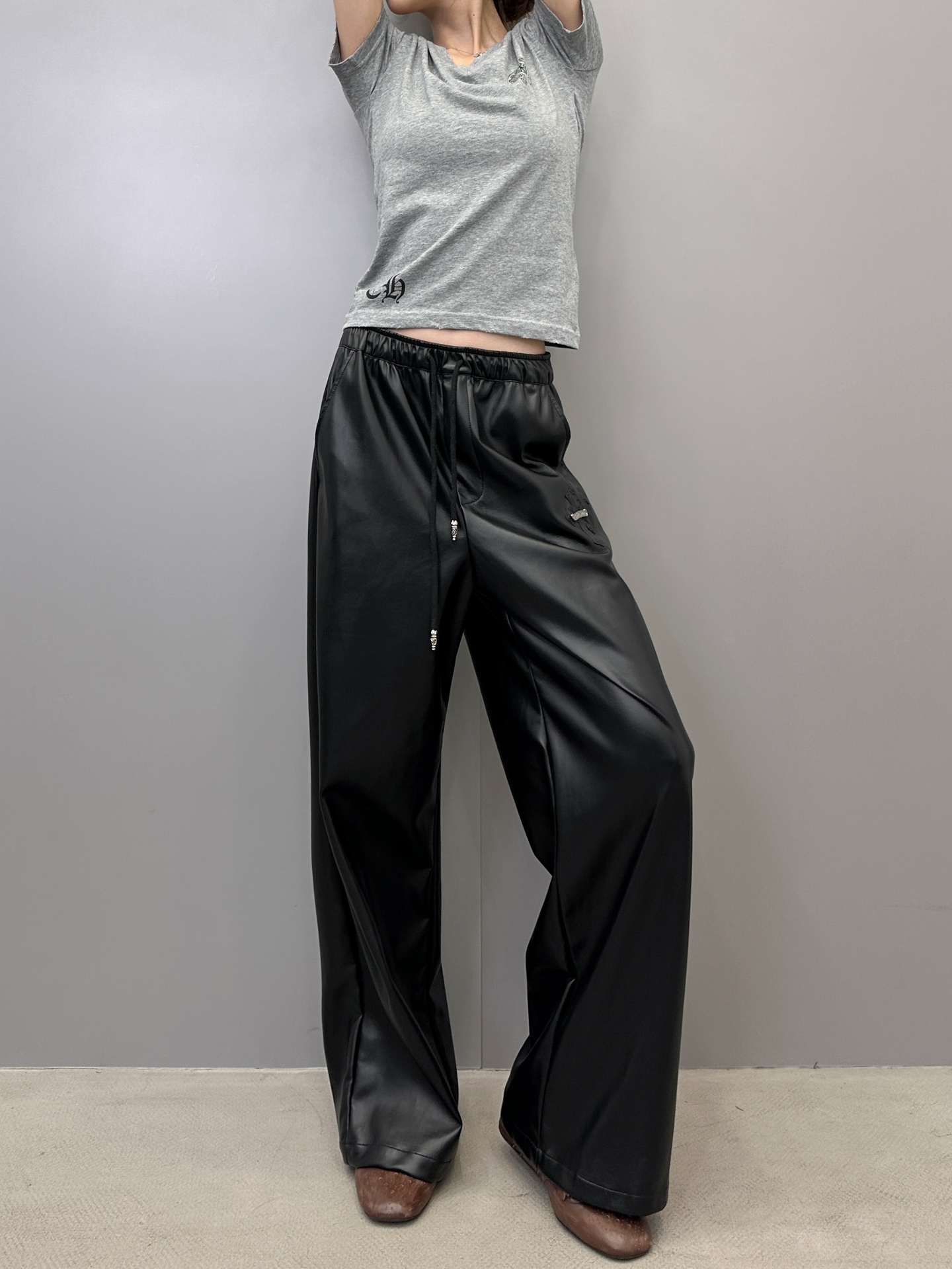 克罗心 ｜ 新款休闲裤，手工车十字标工艺加特殊pu面料，休闲时尚，尺码sml