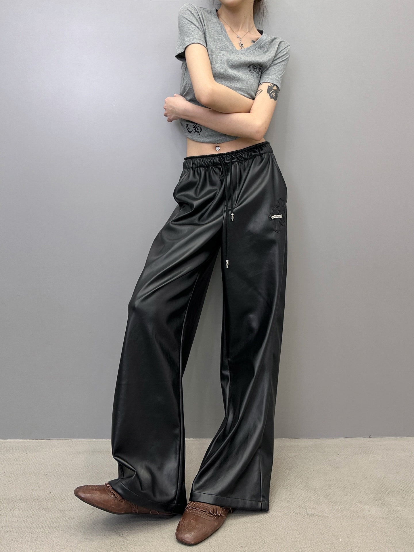 克罗心 ｜ 新款休闲裤，手工车十字标工艺加特殊pu面料，休闲时尚，尺码sml