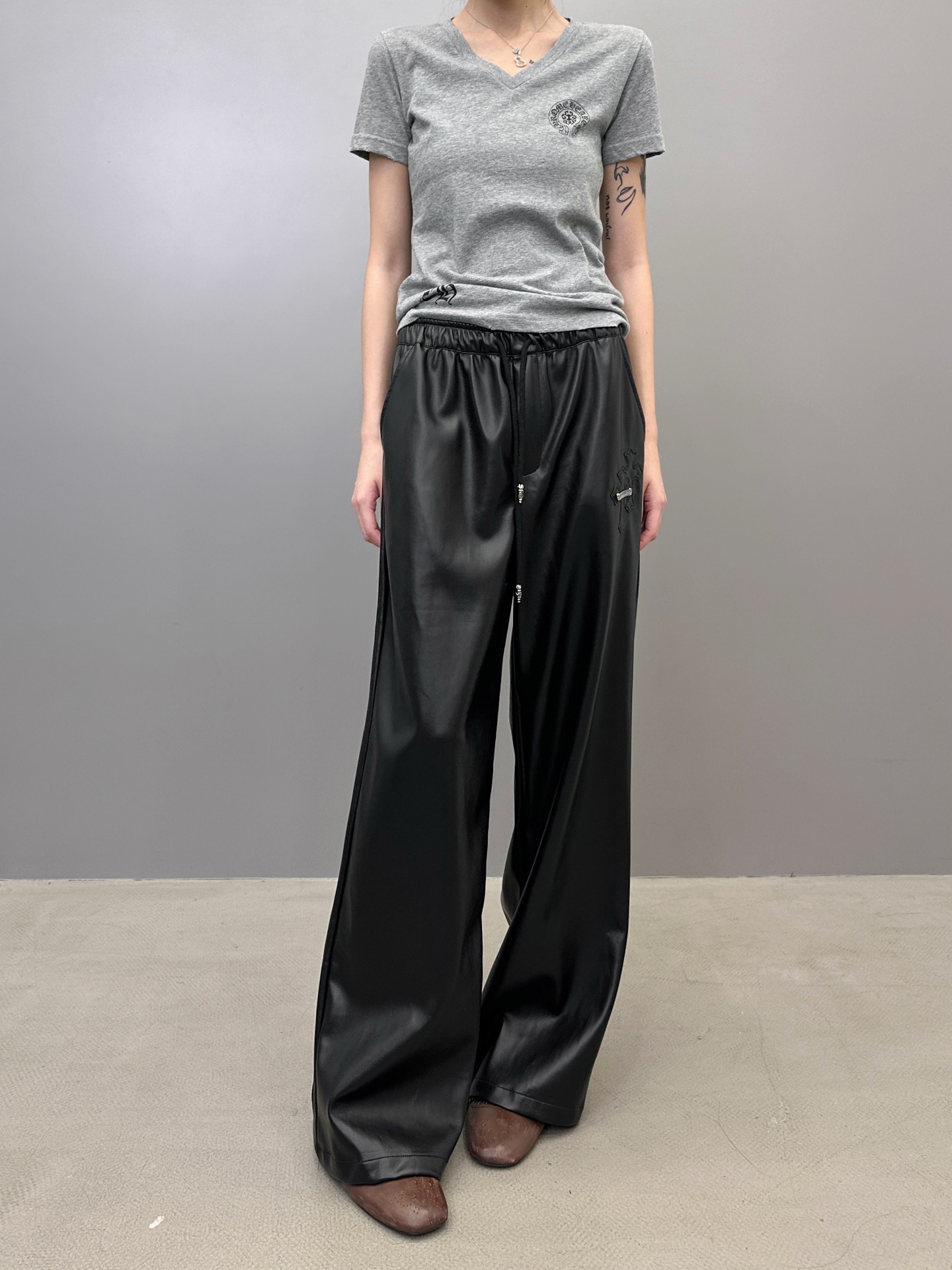 克罗心 ｜ 新款休闲裤，手工车十字标工艺加特殊pu面料，休闲时尚，尺码sml