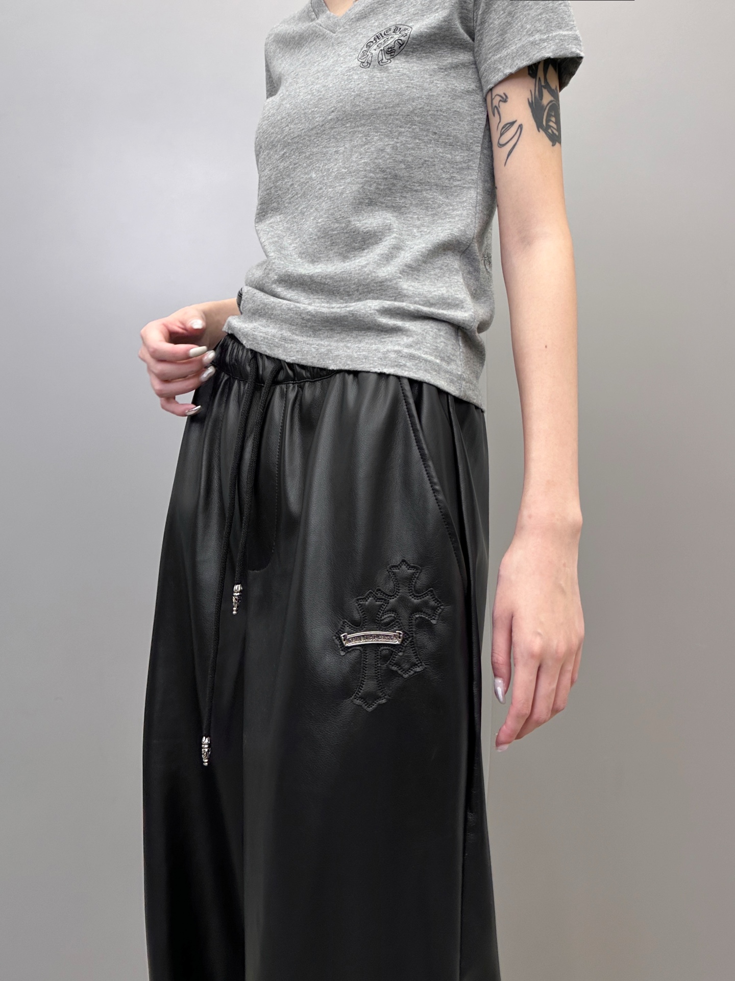 克罗心 ｜ 新款休闲裤，手工车十字标工艺加特殊pu面料，休闲时尚，尺码sml