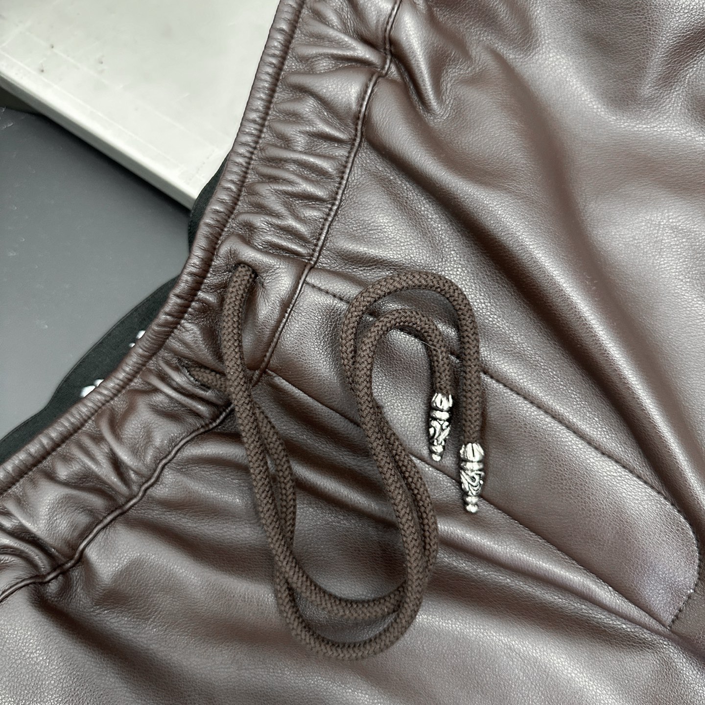 克罗心 ｜ 新款休闲裤，手工车十字标工艺加特殊pu面料，休闲时尚，尺码sml