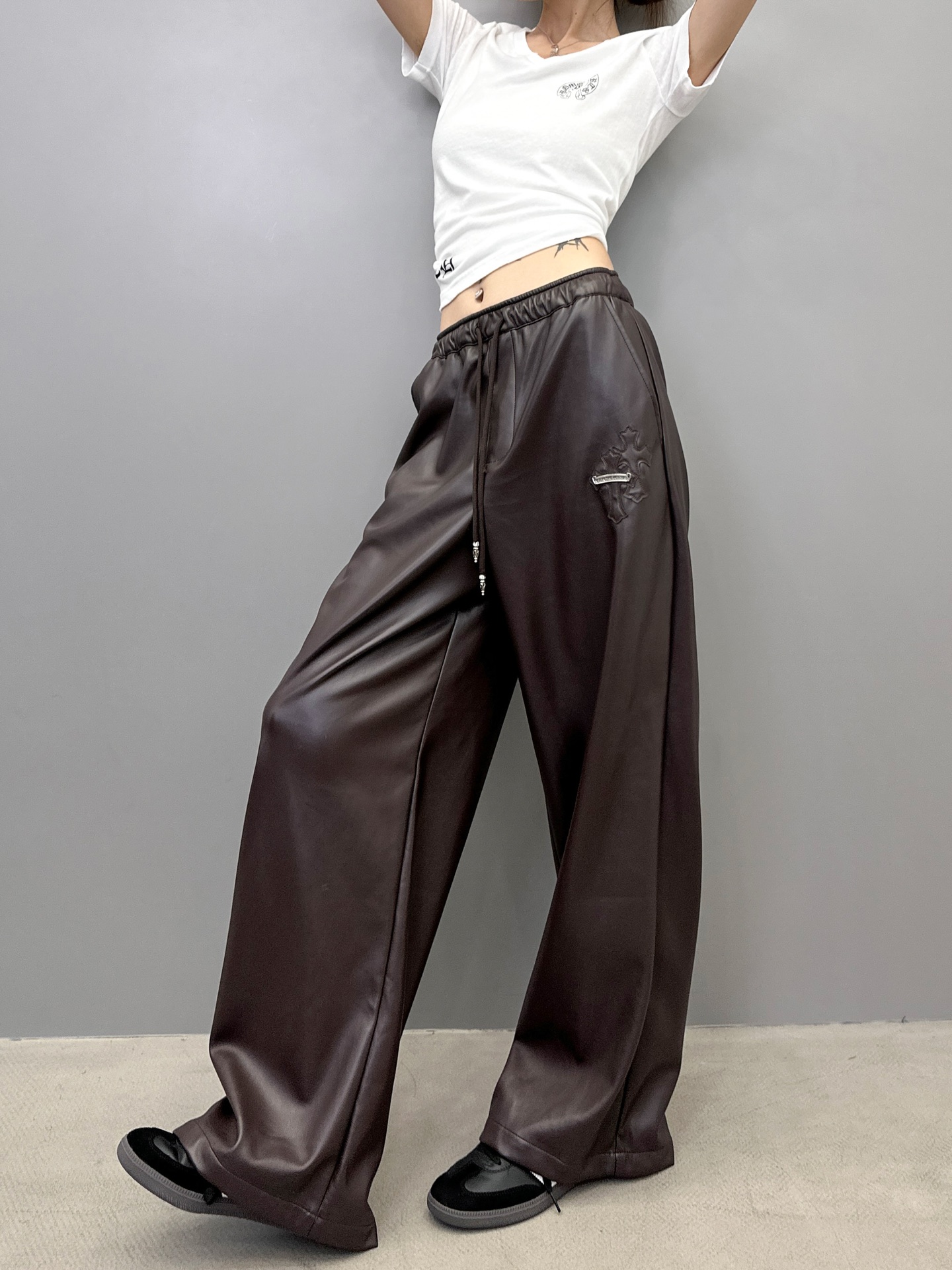 克罗心 ｜ 新款休闲裤，手工车十字标工艺加特殊pu面料，休闲时尚，尺码sml