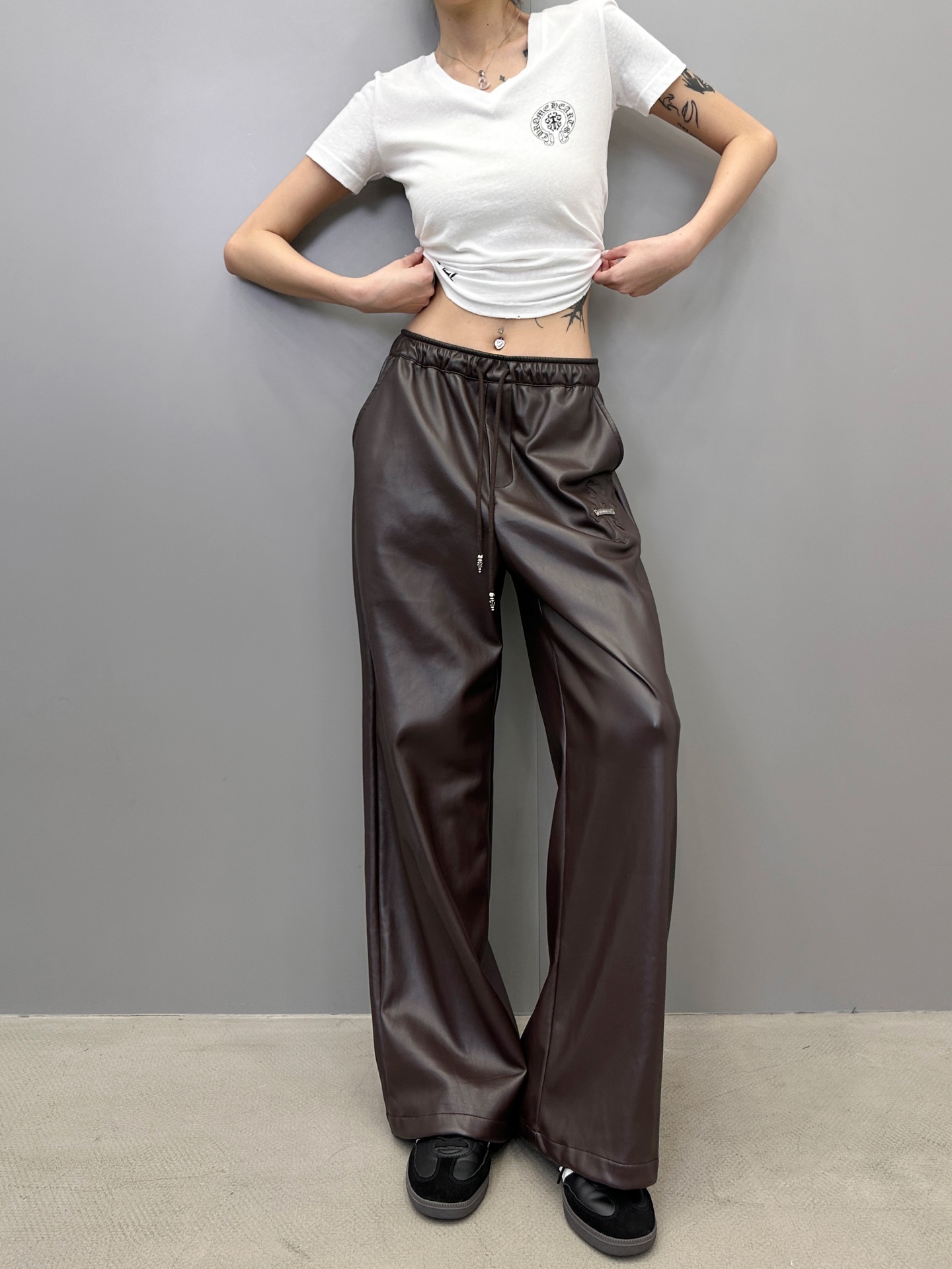 克罗心 ｜ 新款休闲裤，手工车十字标工艺加特殊pu面料，休闲时尚，尺码sml