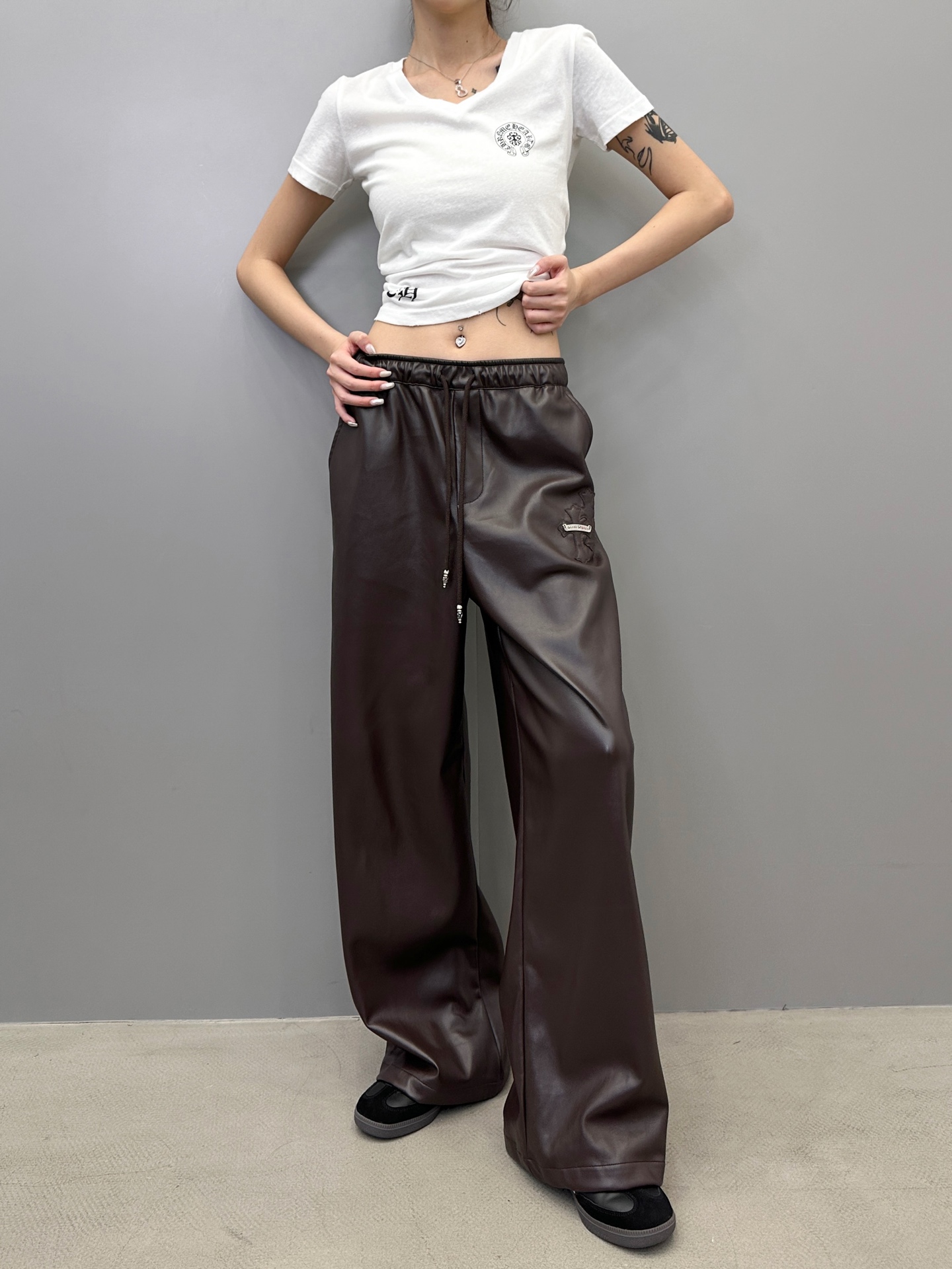 克罗心 ｜ 新款休闲裤，手工车十字标工艺加特殊pu面料，休闲时尚，尺码sml