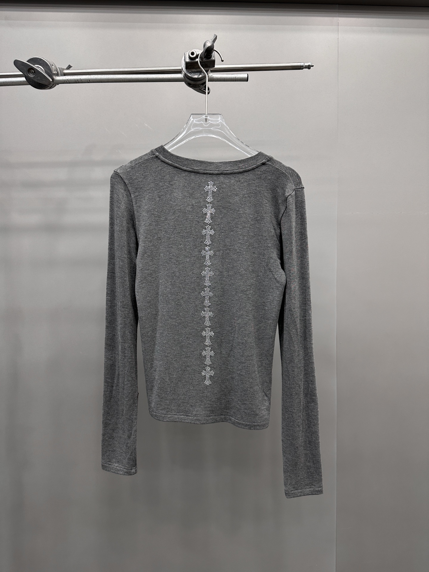 克罗心 ｜ 新款长袖打底，经典五金扣子搭配羊毛混纺面料，烫钻十字标工艺女人味高级感拉满，尺码sml