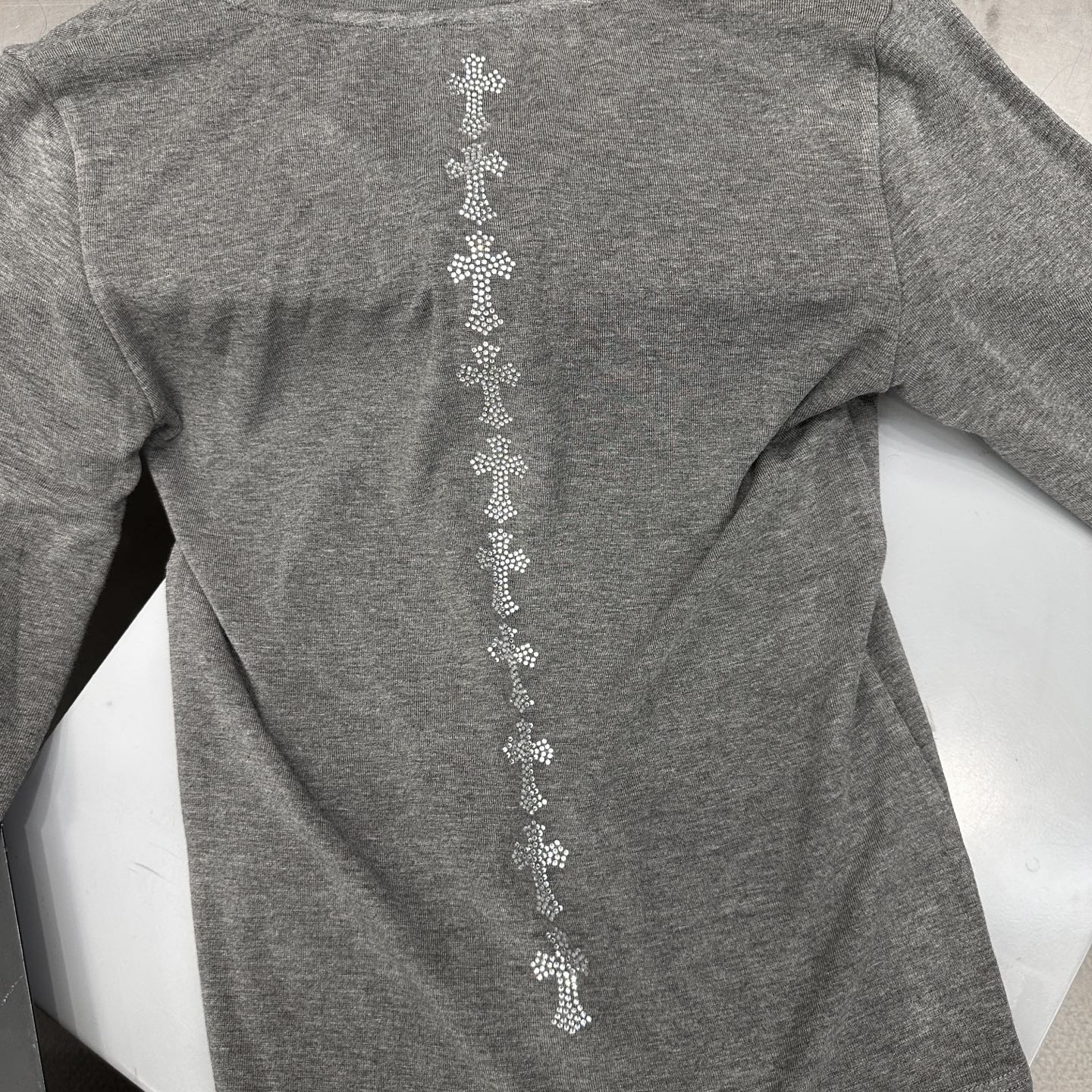 克罗心 ｜ 新款长袖打底，经典五金扣子搭配羊毛混纺面料，烫钻十字标工艺女人味高级感拉满，尺码sml