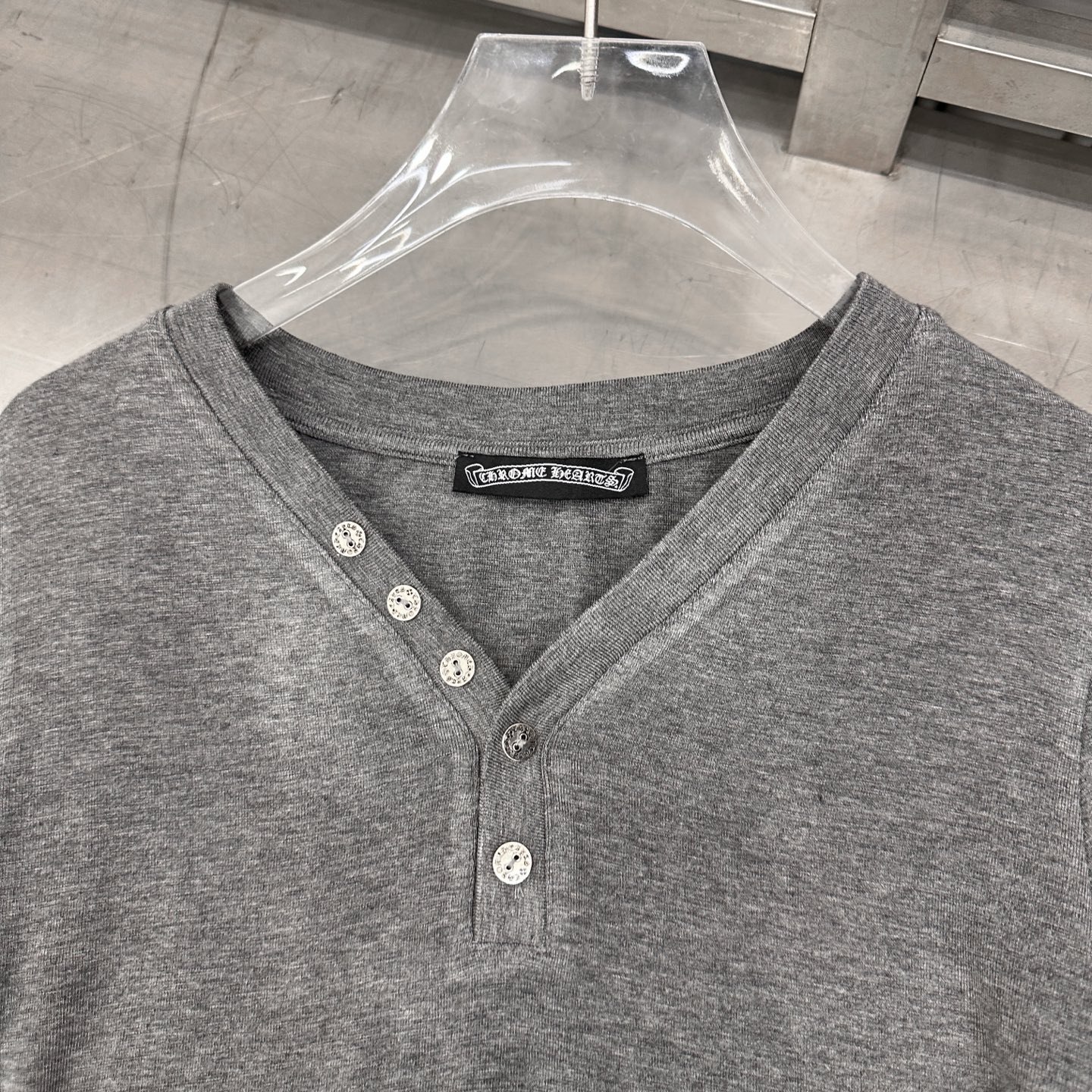 克罗心 ｜ 新款长袖打底，经典五金扣子搭配羊毛混纺面料，烫钻十字标工艺女人味高级感拉满，尺码sml