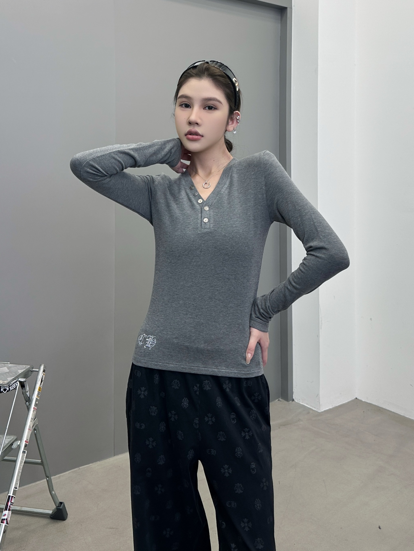 克罗心 ｜ 新款长袖打底，经典五金扣子搭配羊毛混纺面料，烫钻十字标工艺女人味高级感拉满，尺码sml