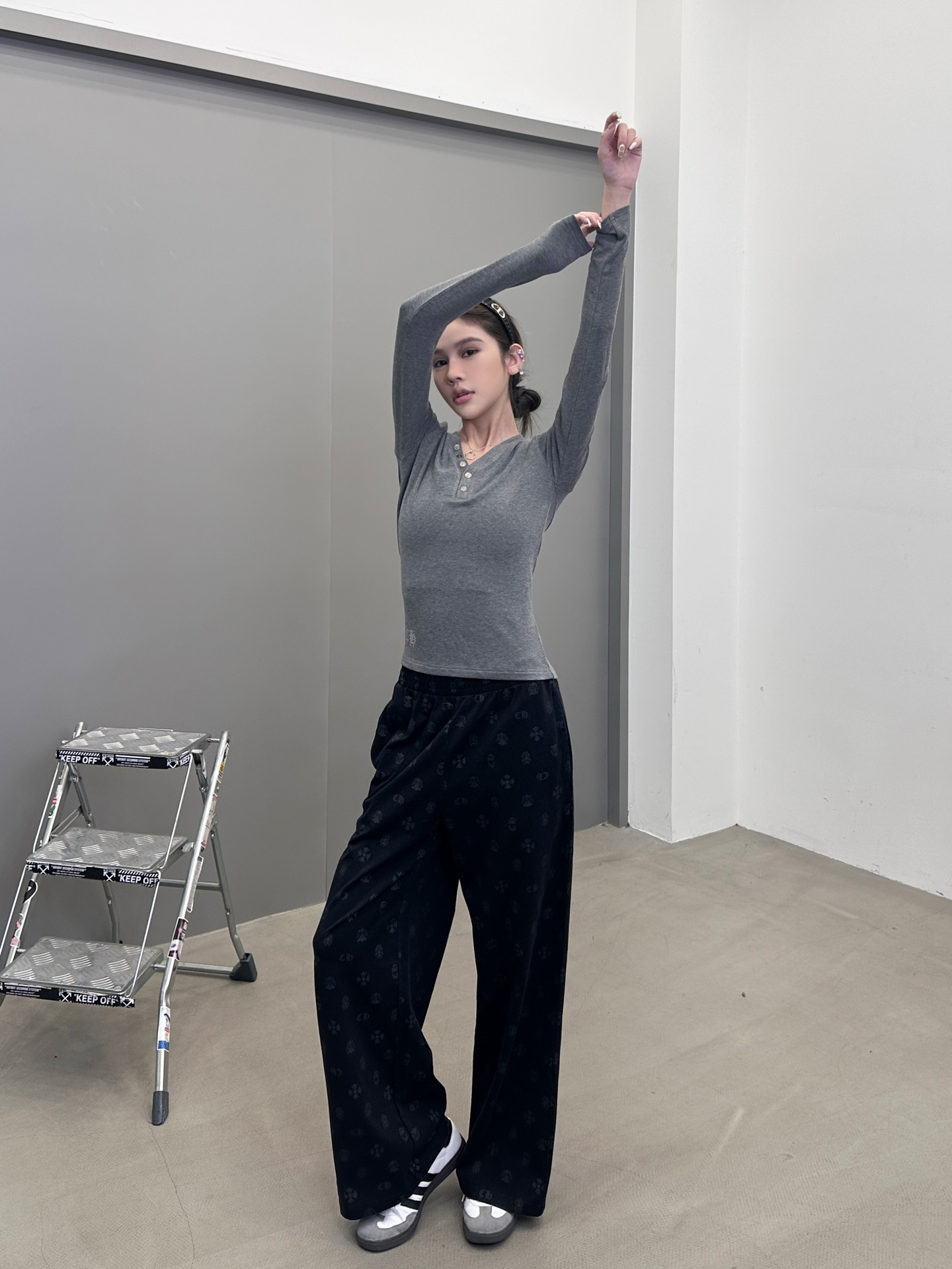 克罗心 ｜ 新款长袖打底，经典五金扣子搭配羊毛混纺面料，烫钻十字标工艺女人味高级感拉满，尺码sml