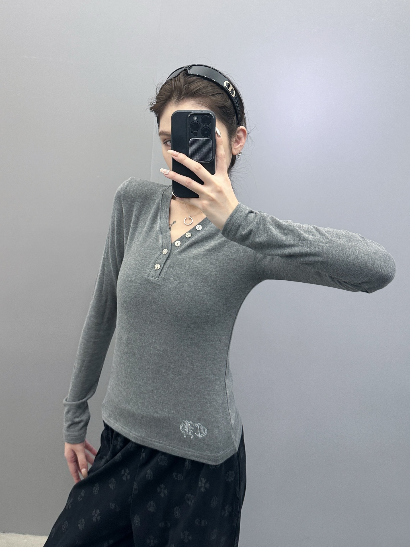 克罗心 ｜ 新款长袖打底，经典五金扣子搭配羊毛混纺面料，烫钻十字标工艺女人味高级感拉满，尺码sml