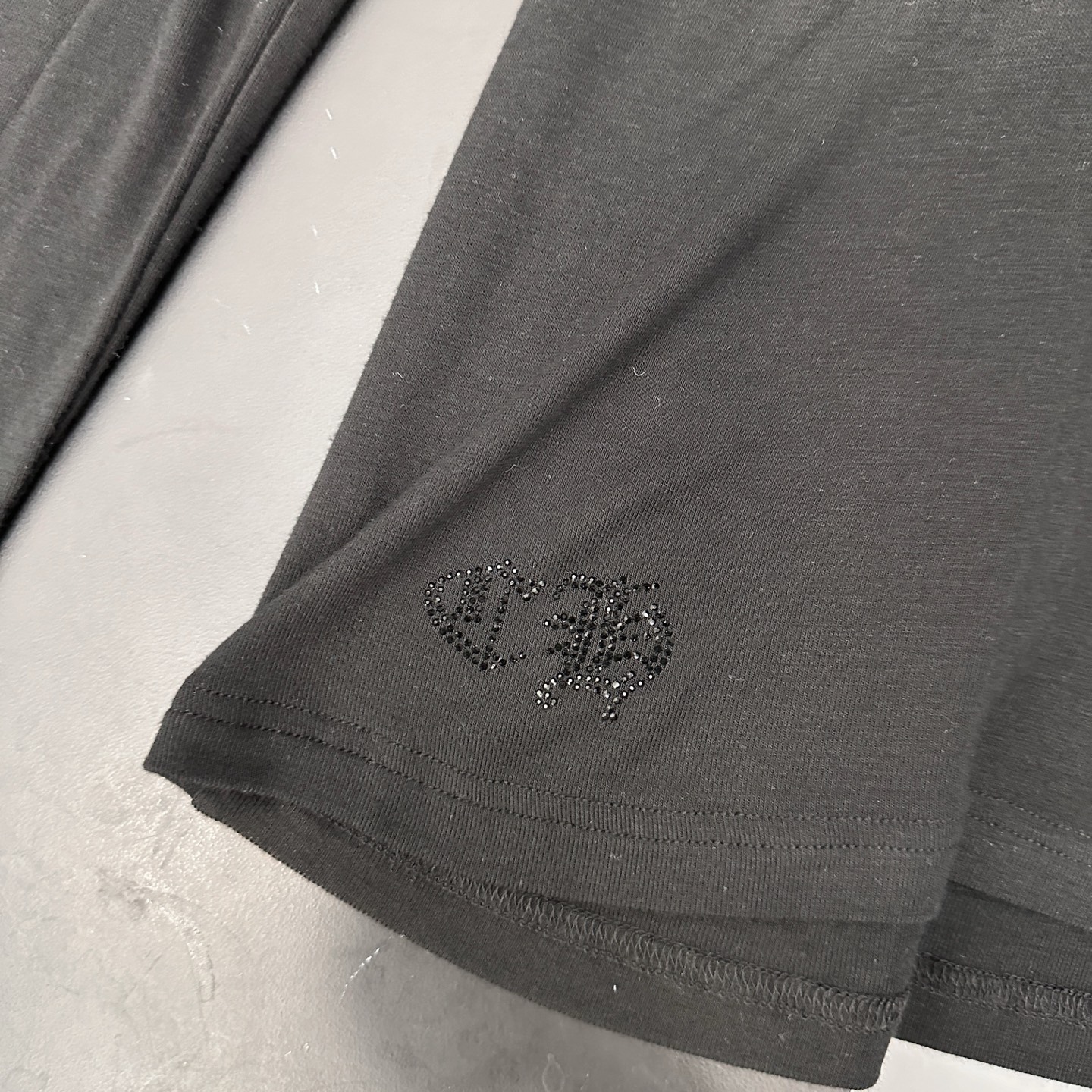 克罗心 ｜ 新款长袖打底，经典五金扣子搭配羊毛混纺面料，烫钻十字标工艺女人味高级感拉满，尺码sml