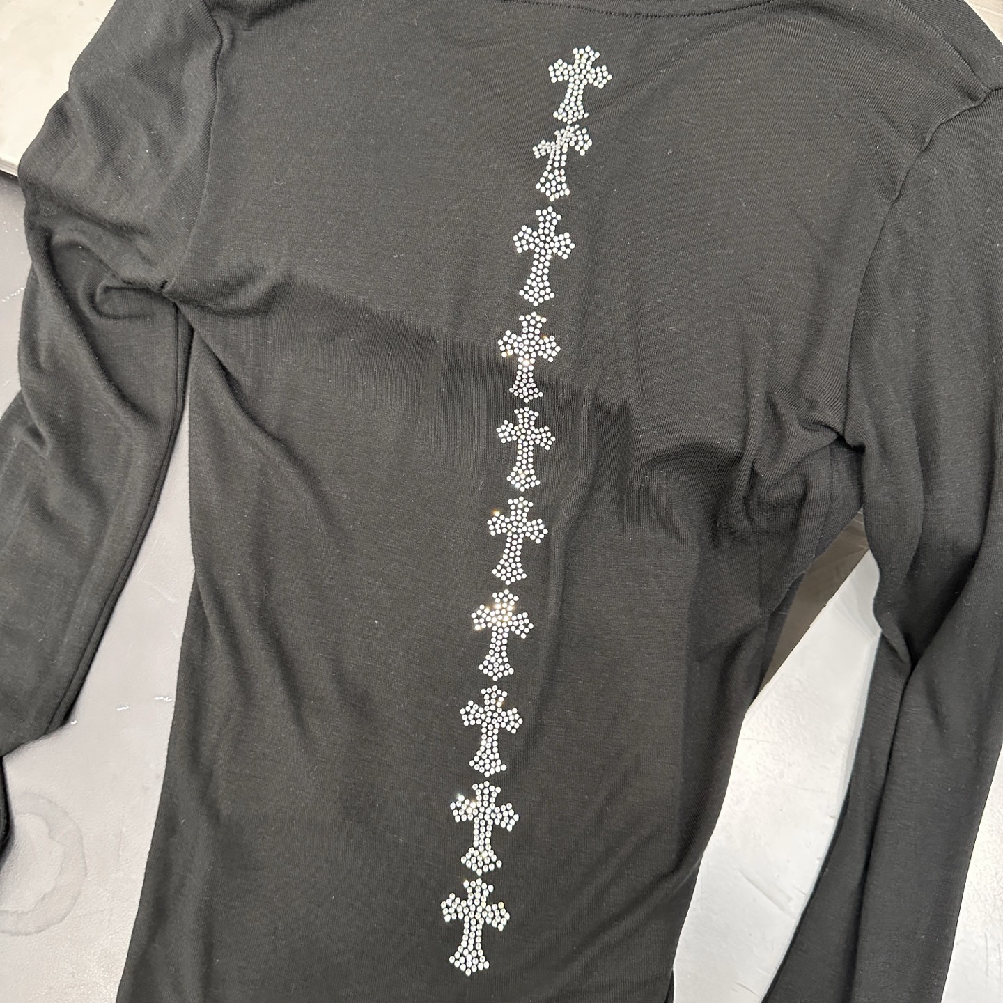 克罗心 ｜ 新款长袖打底，经典五金扣子搭配羊毛混纺面料，烫钻十字标工艺女人味高级感拉满，尺码sml