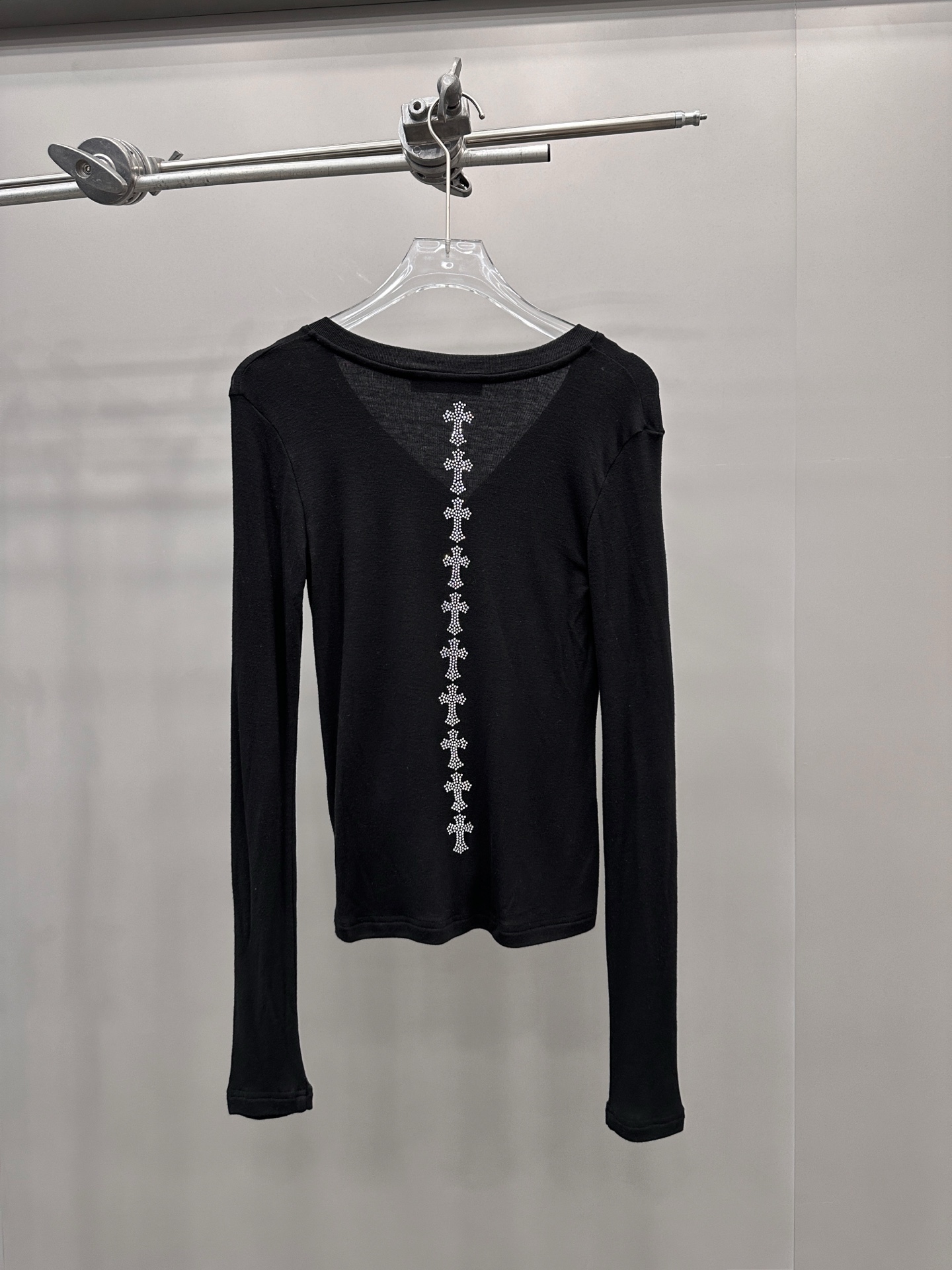 克罗心 ｜ 新款长袖打底，经典五金扣子搭配羊毛混纺面料，烫钻十字标工艺女人味高级感拉满，尺码sml