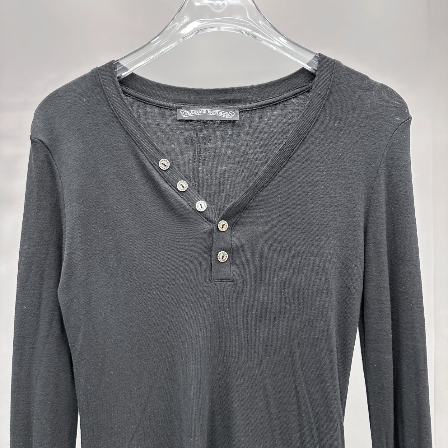 克罗心 ｜ 新款长袖打底，经典五金扣子搭配羊毛混纺面料，烫钻十字标工艺女人味高级感拉满，尺码sml