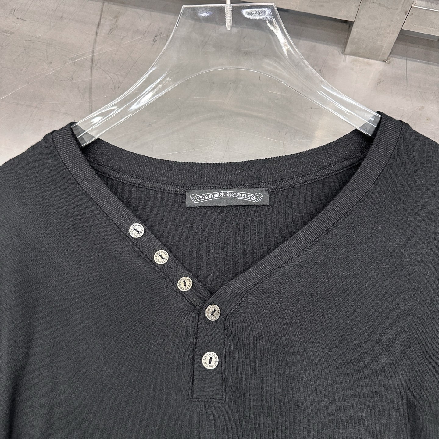 克罗心 ｜ 新款长袖打底，经典五金扣子搭配羊毛混纺面料，烫钻十字标工艺女人味高级感拉满，尺码sml