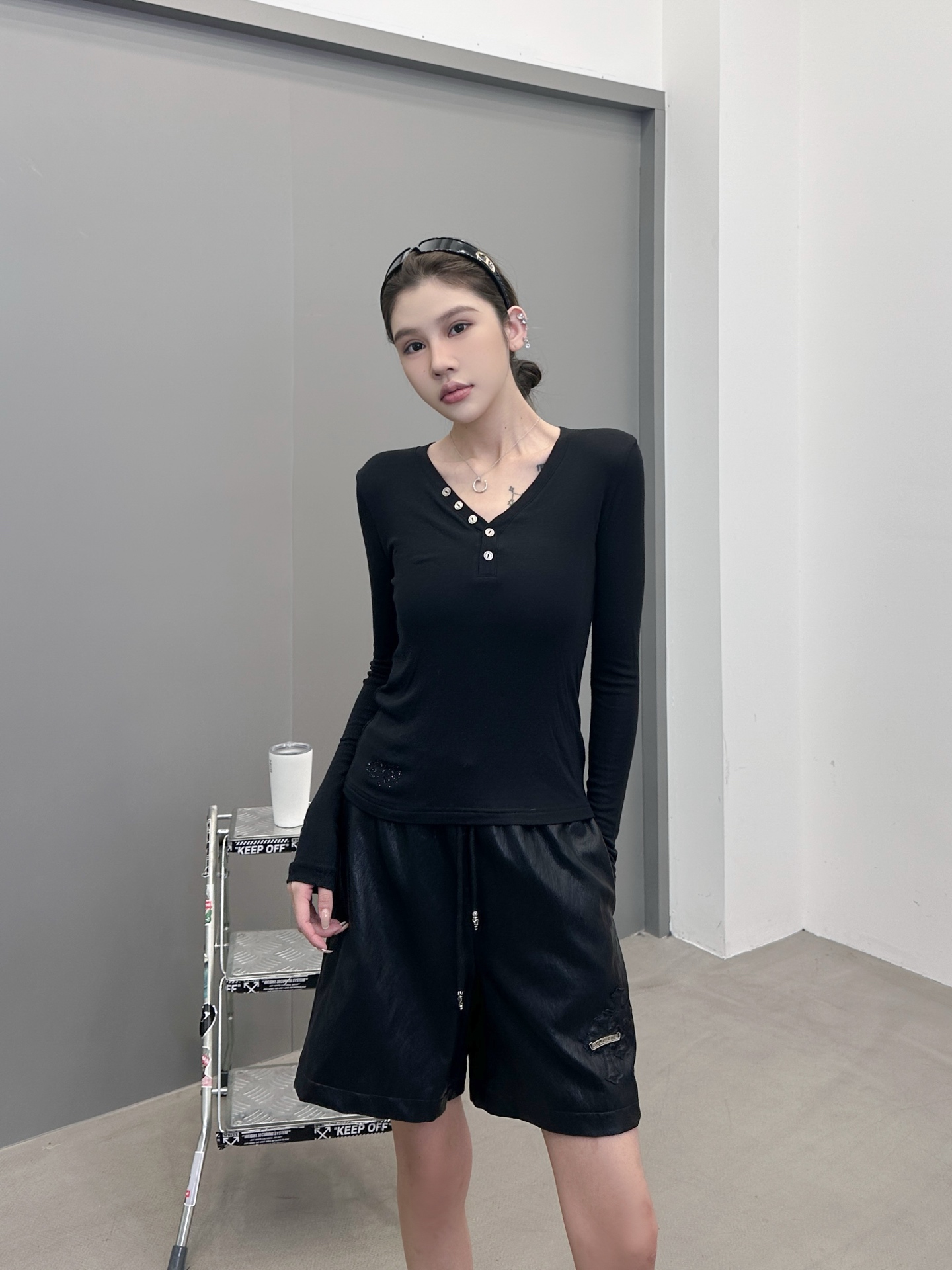 克罗心 ｜ 新款长袖打底，经典五金扣子搭配羊毛混纺面料，烫钻十字标工艺女人味高级感拉满，尺码sml