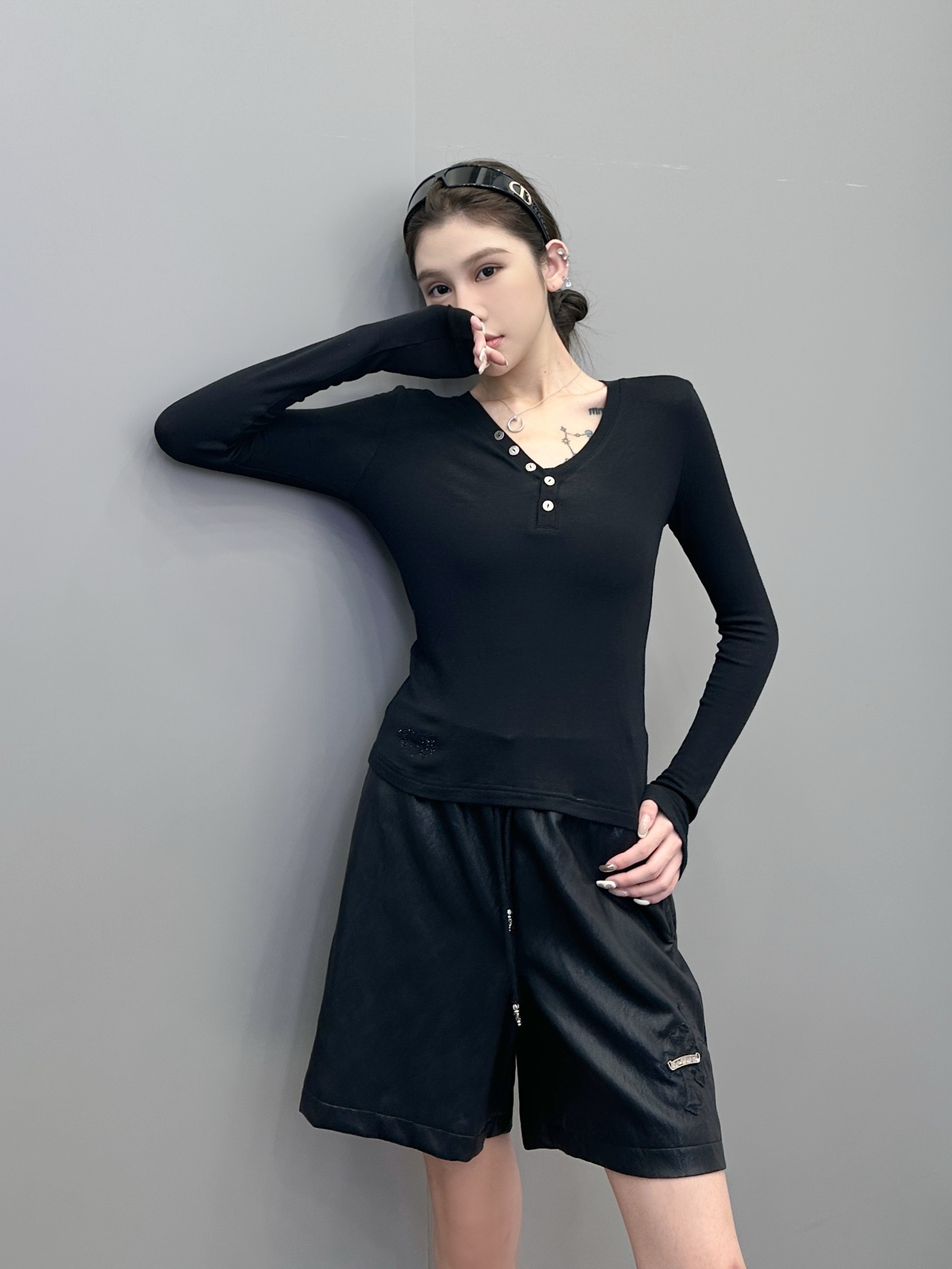 克罗心 ｜ 新款长袖打底，经典五金扣子搭配羊毛混纺面料，烫钻十字标工艺女人味高级感拉满，尺码sml