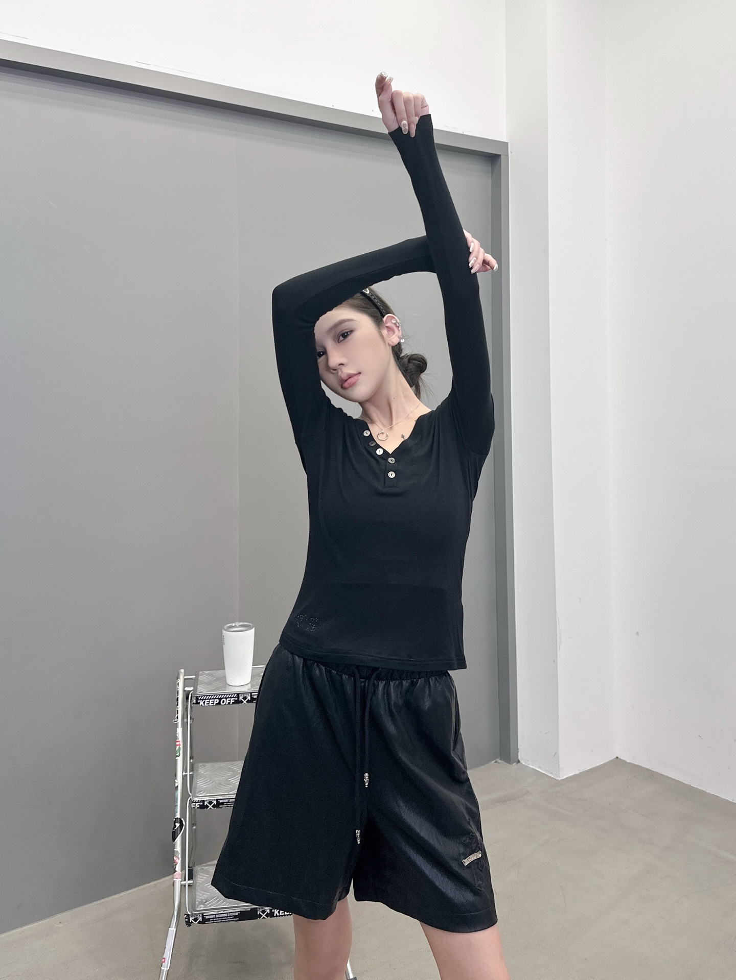 克罗心 ｜ 新款长袖打底，经典五金扣子搭配羊毛混纺面料，烫钻十字标工艺女人味高级感拉满，尺码sml